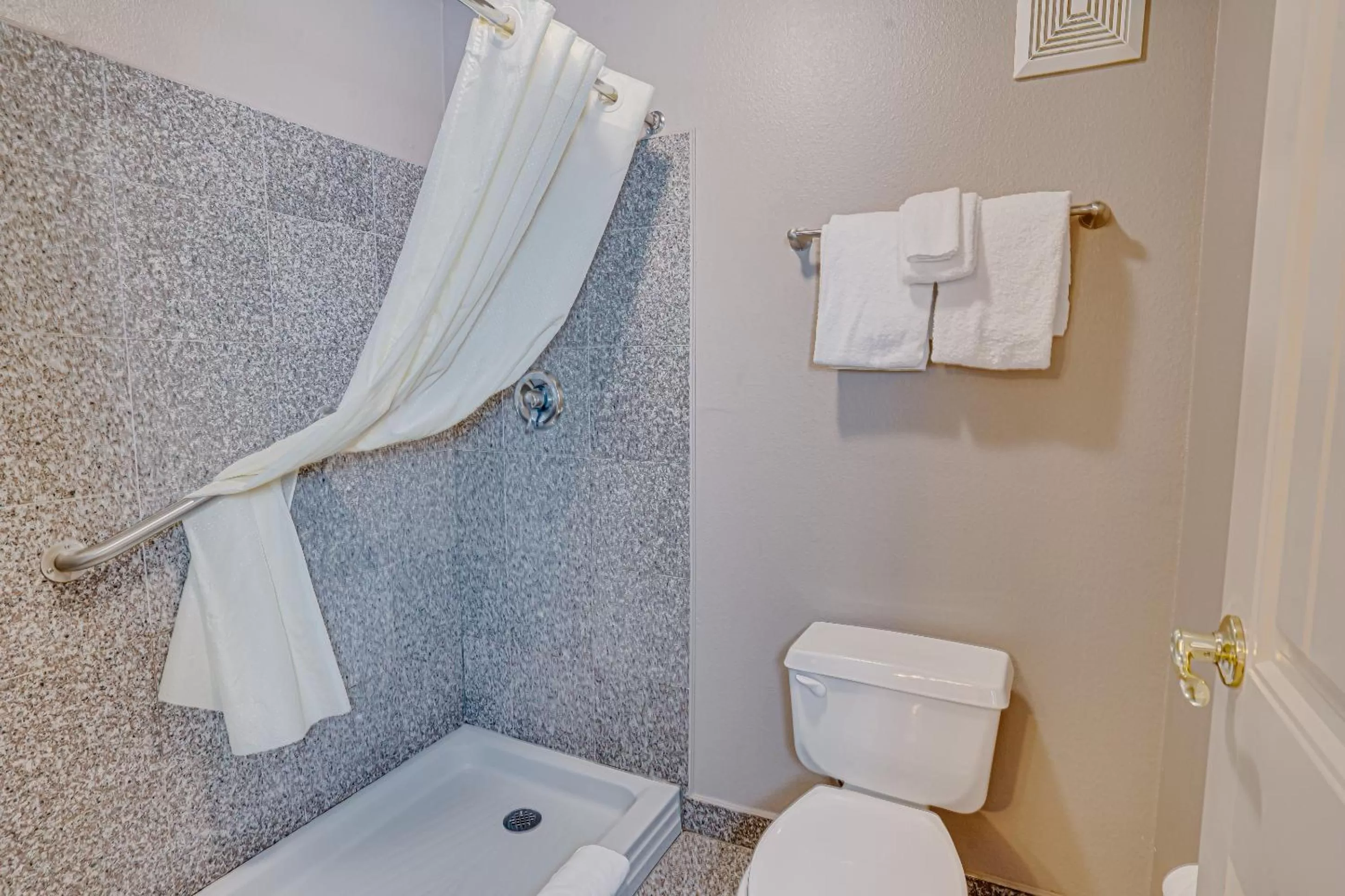 Shower in The Ashley Inn & Suites