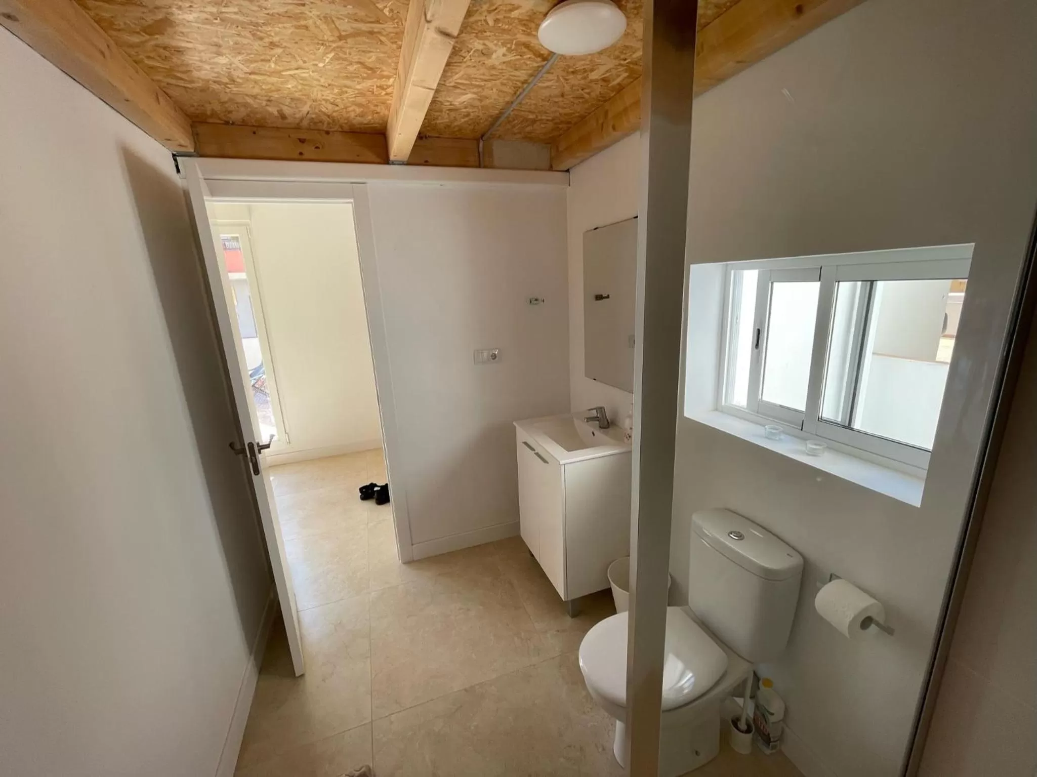 Toilet in Soho Boho Apartments - with sunny rooftop terrace and fiber optic internet