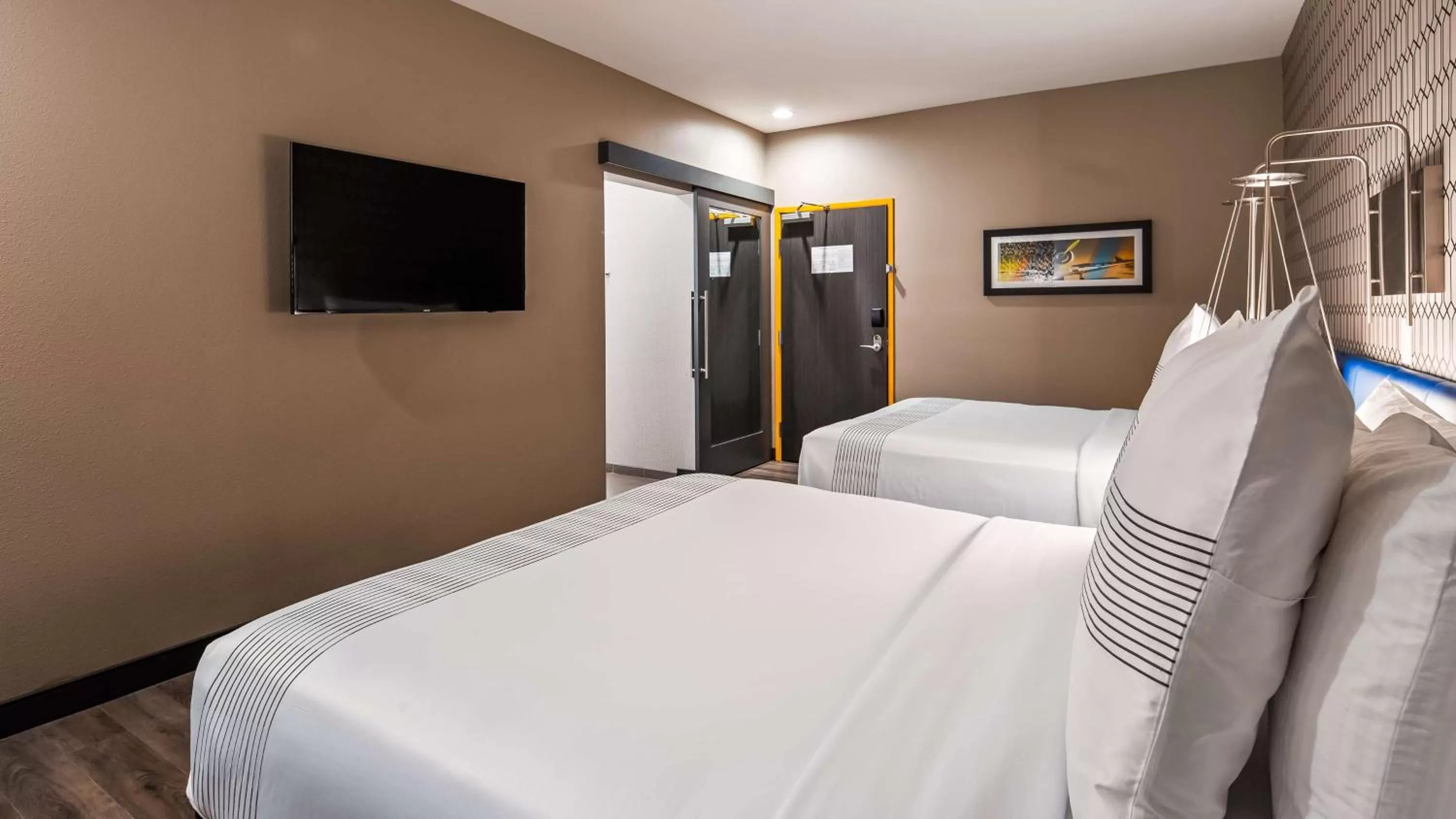 Queen Room with Two Queen Beds and Bath Tub - Disability Access in GLō Best Western DeSoto Dallas