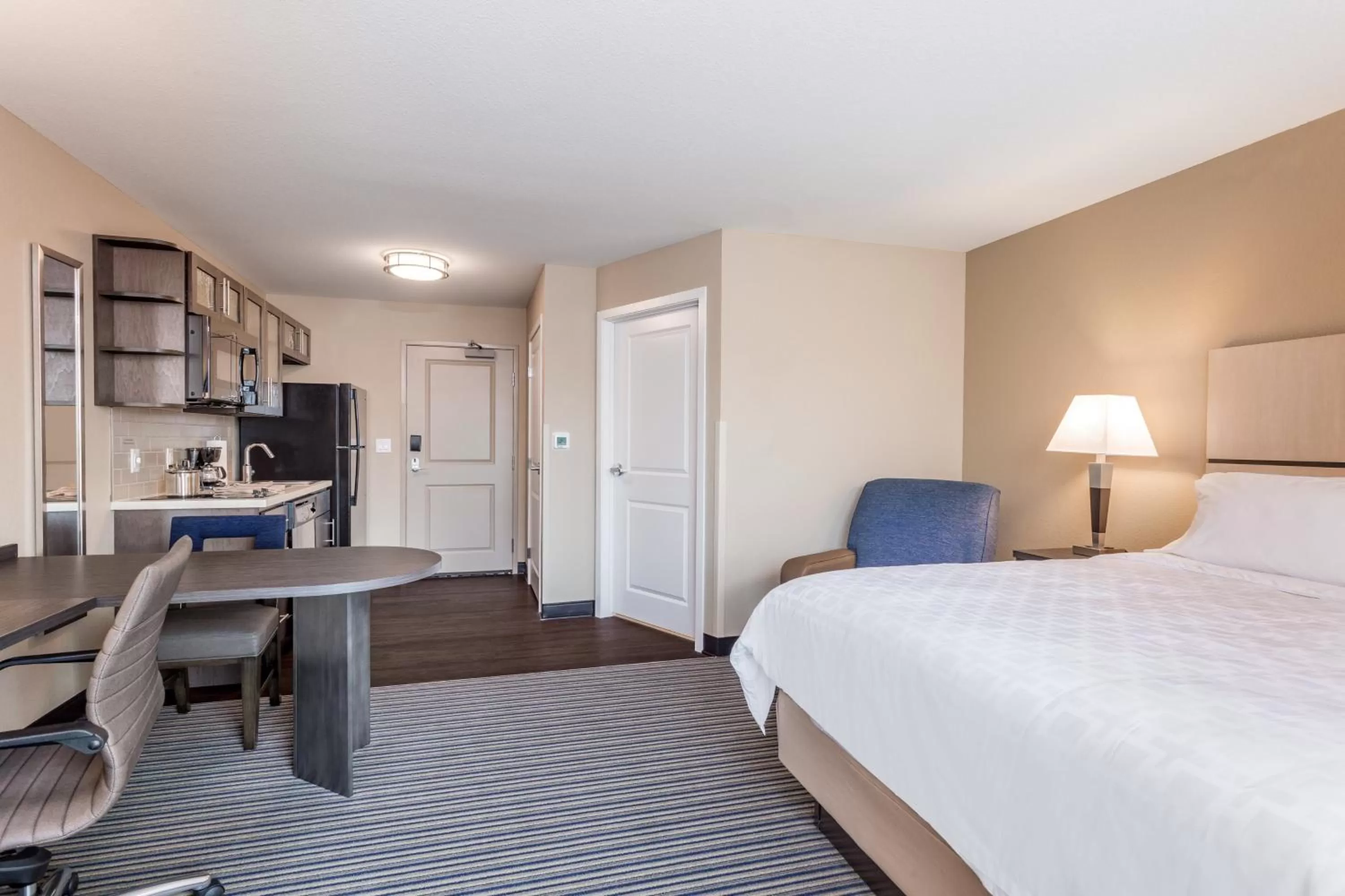 Bedroom, Bed in Candlewood Suites Eau Claire I-94 by IHG