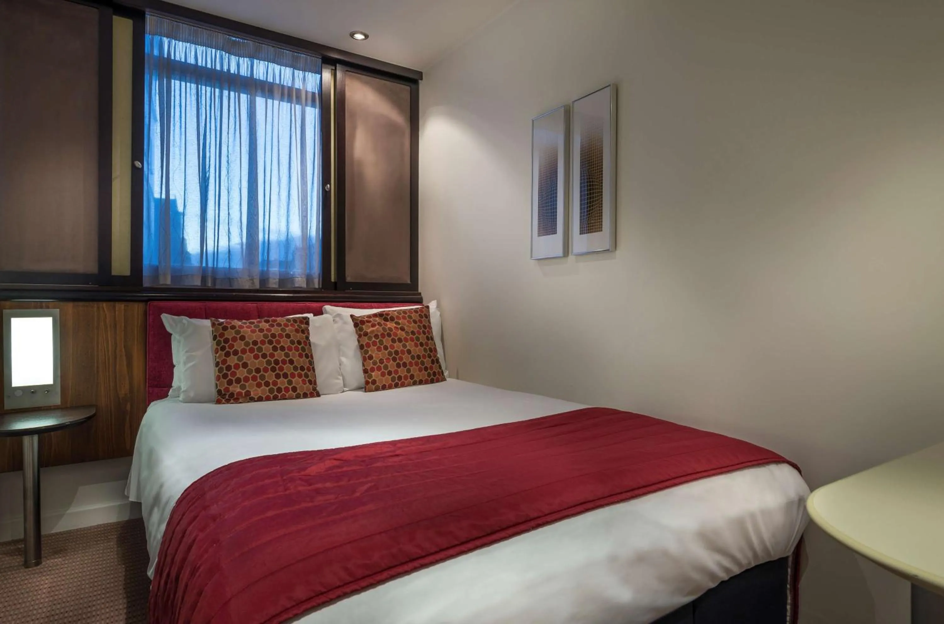 Photo of the whole room in Corus Hyde Park Hotel