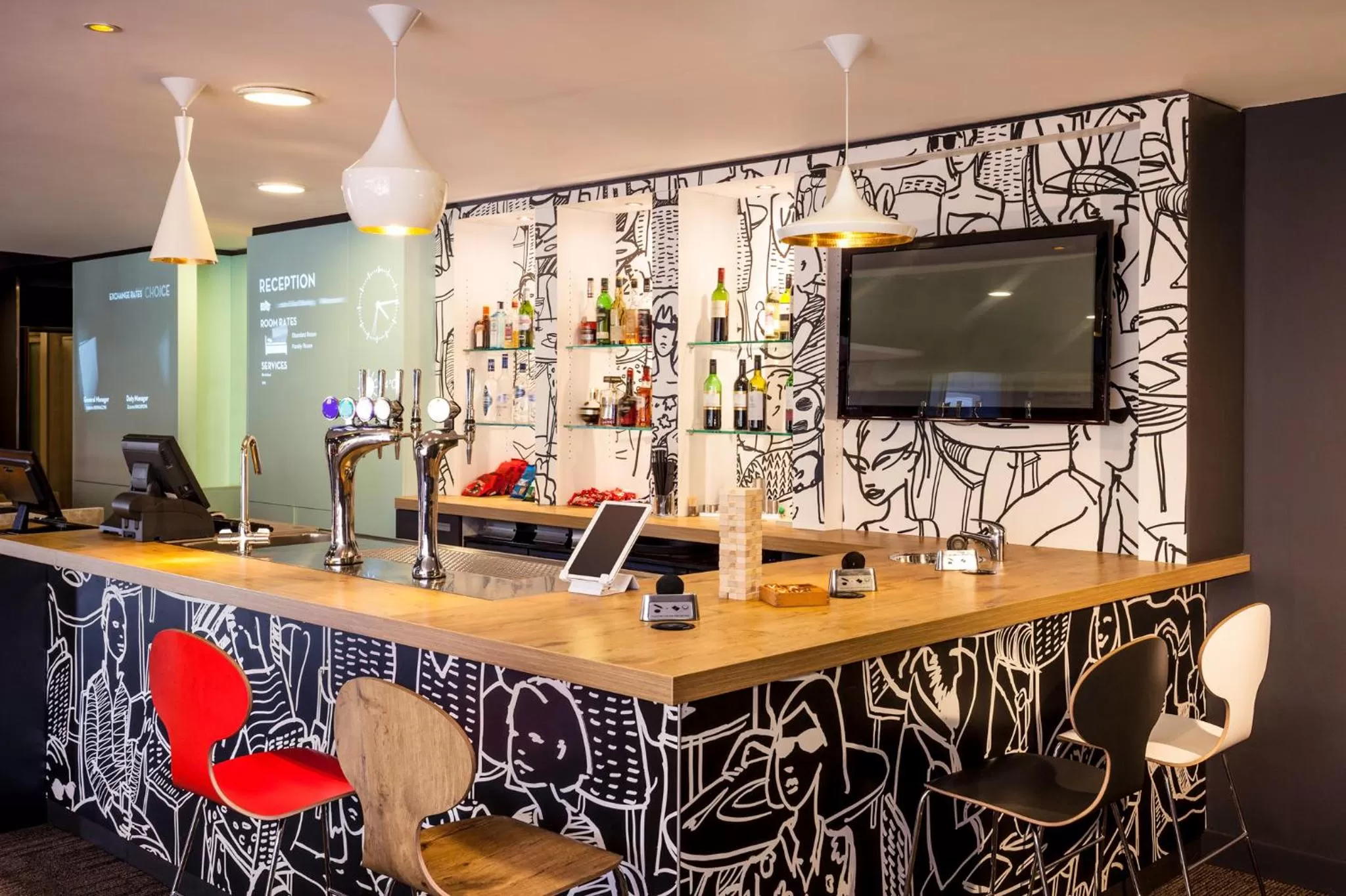 Lounge or bar in ibis London Barking