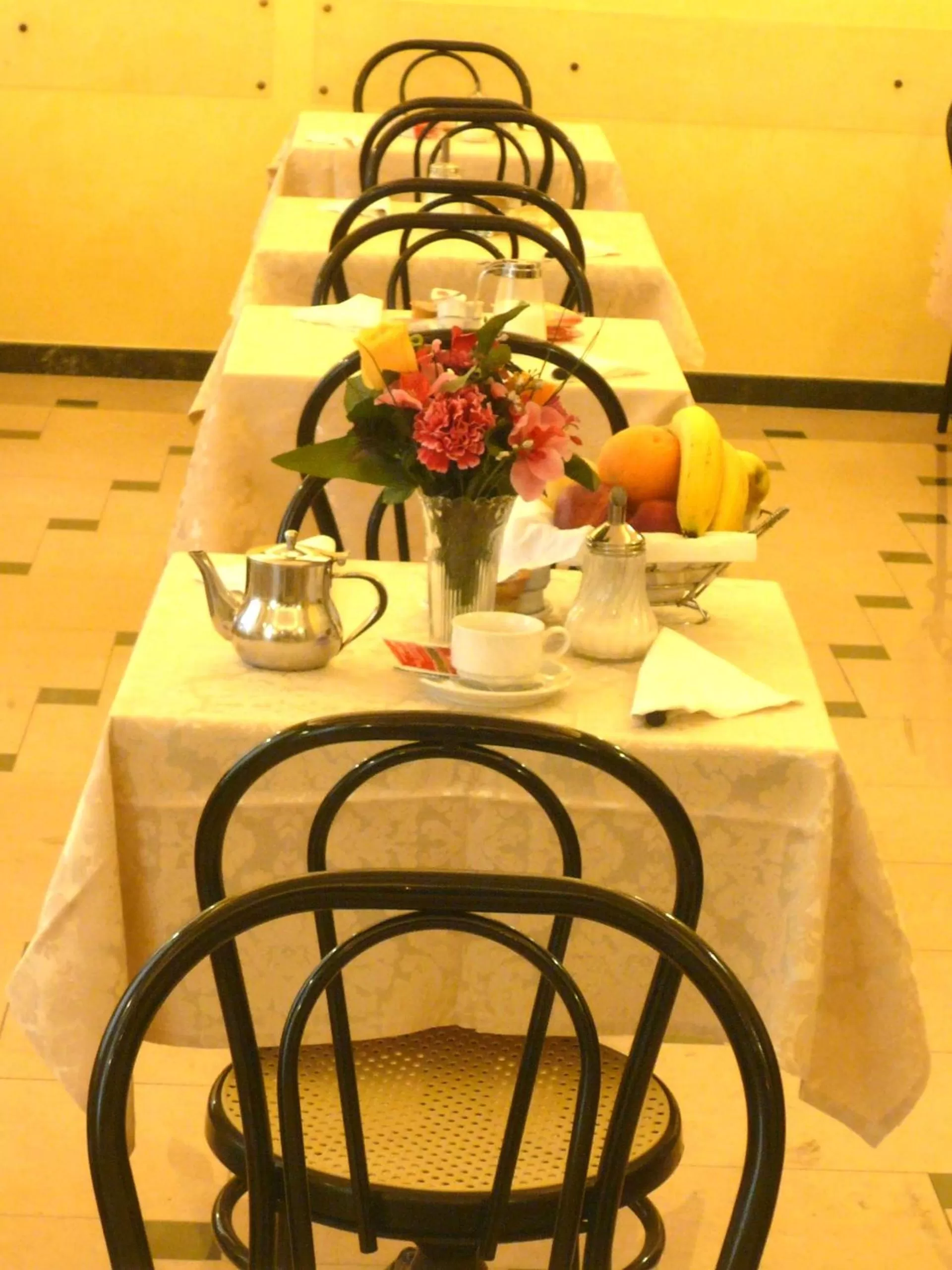 Restaurant/places to eat in Cambridge Hotel