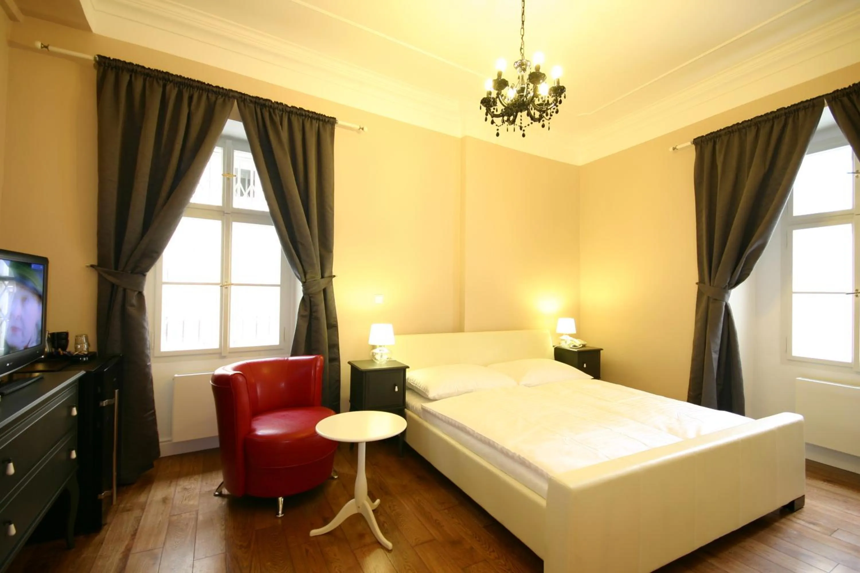 Photo of the whole room, Bed in U Tří Bubnů