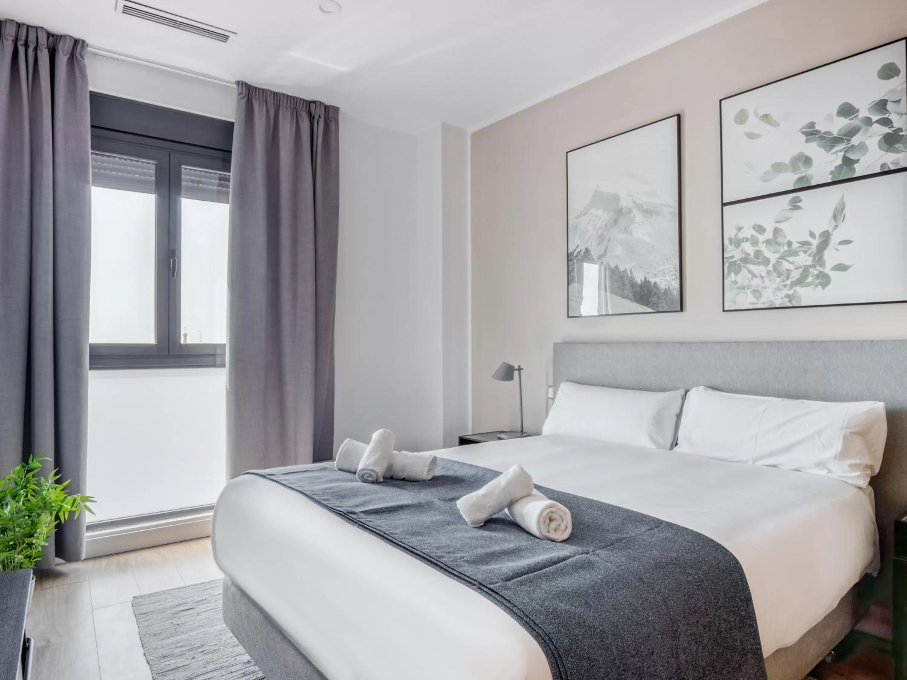 Bed in Limehome Madrid Calle de Don Ramón de la Cruz