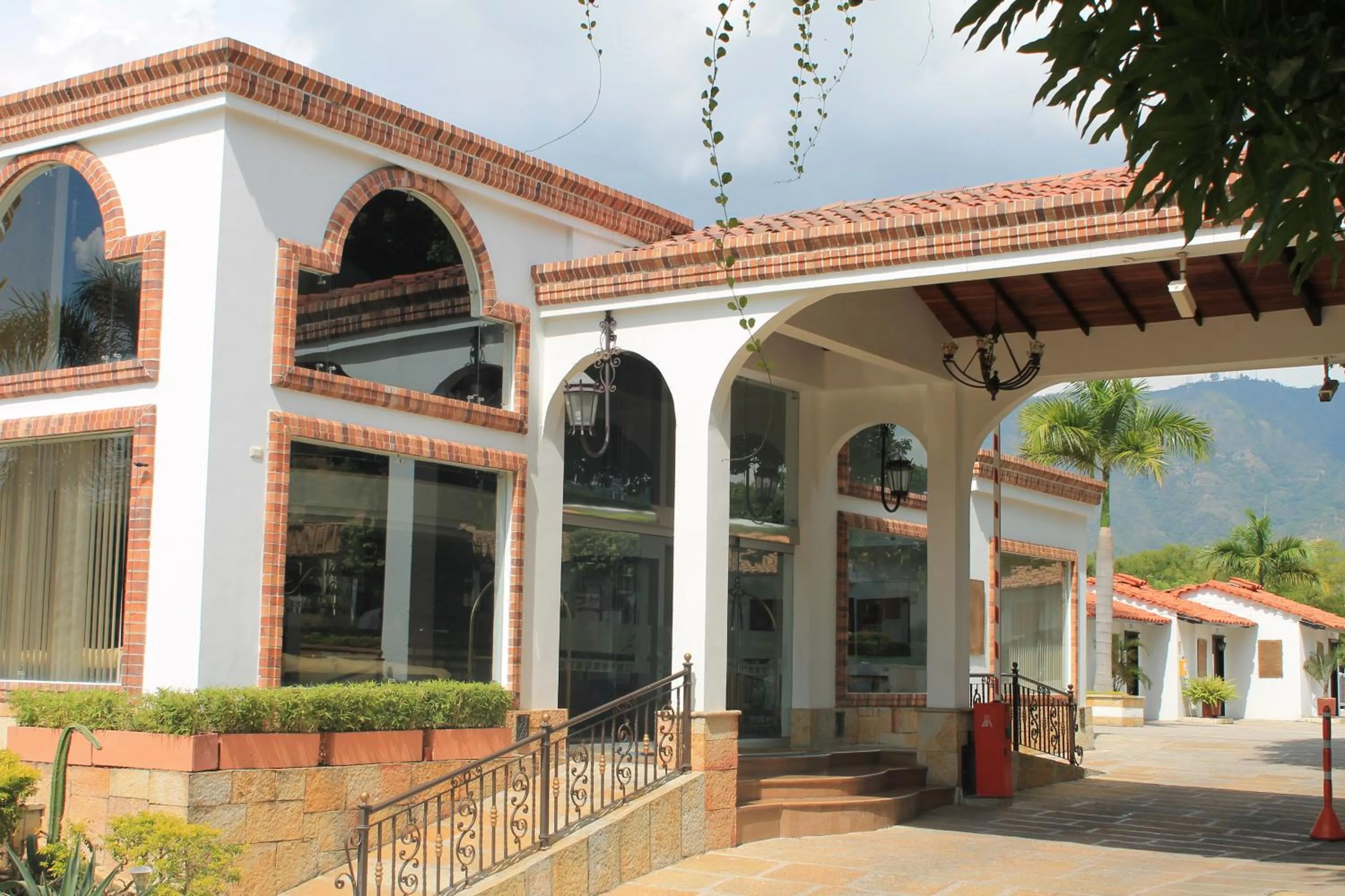 Property building in Hotel San Juan Internacional