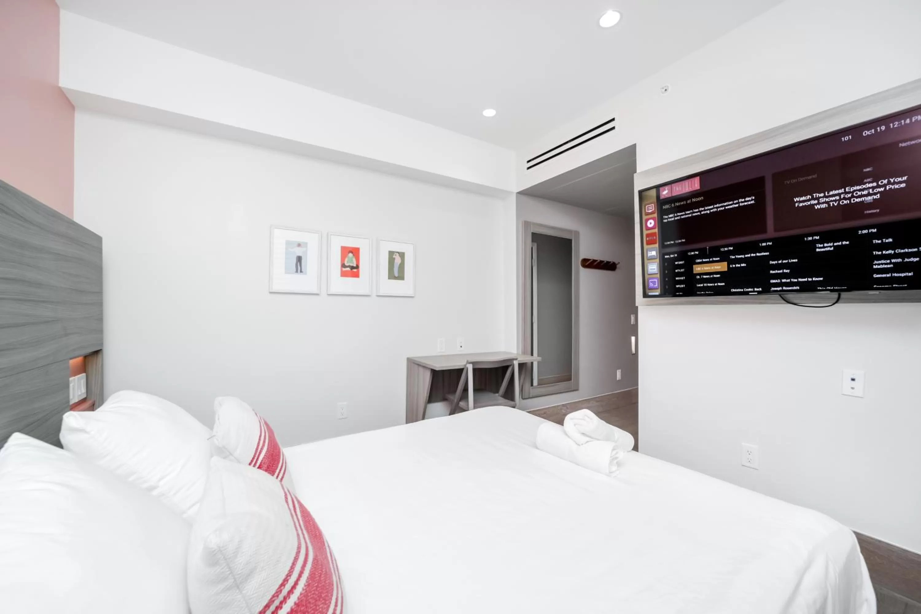 Photo of the whole room, Bed in The Julia Hotel