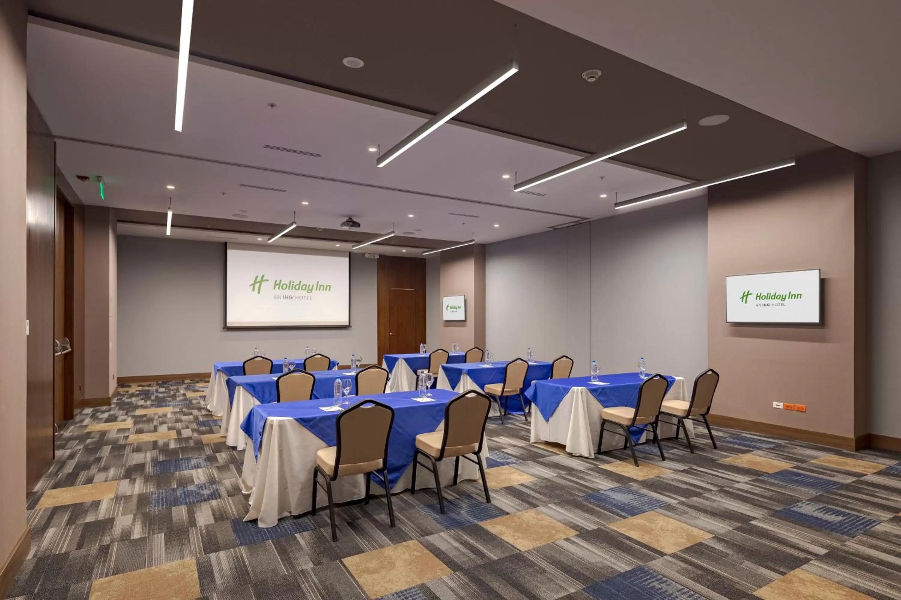 Meeting/conference room in Holiday Inn - Quito Airport by IHG