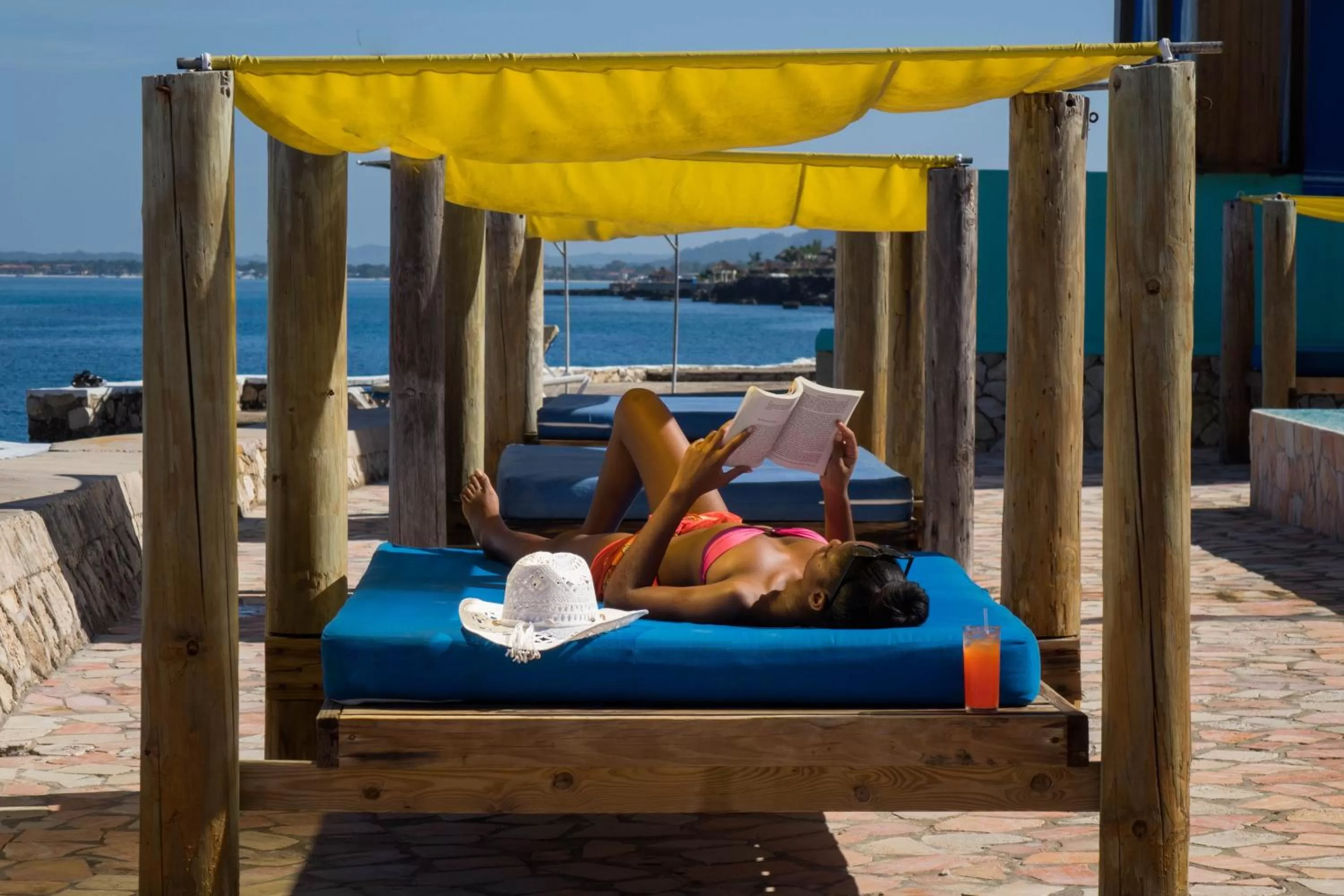 Communal lounge/ TV room in Samsara Cliff Resort