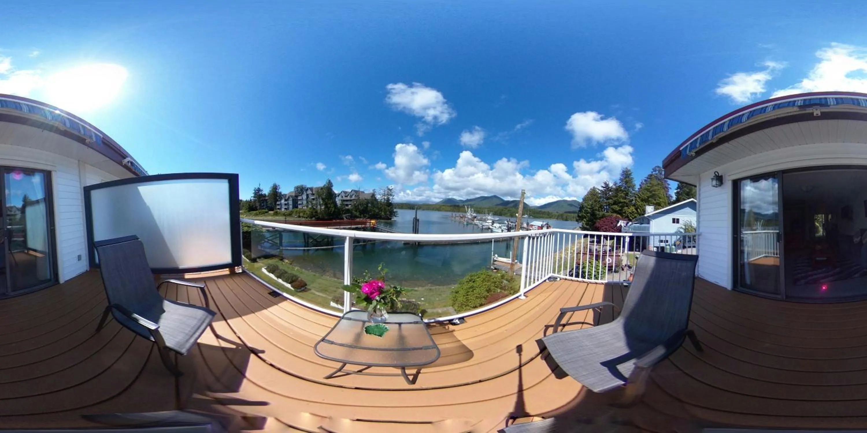 Patio in Bayshore Waterfront Inn