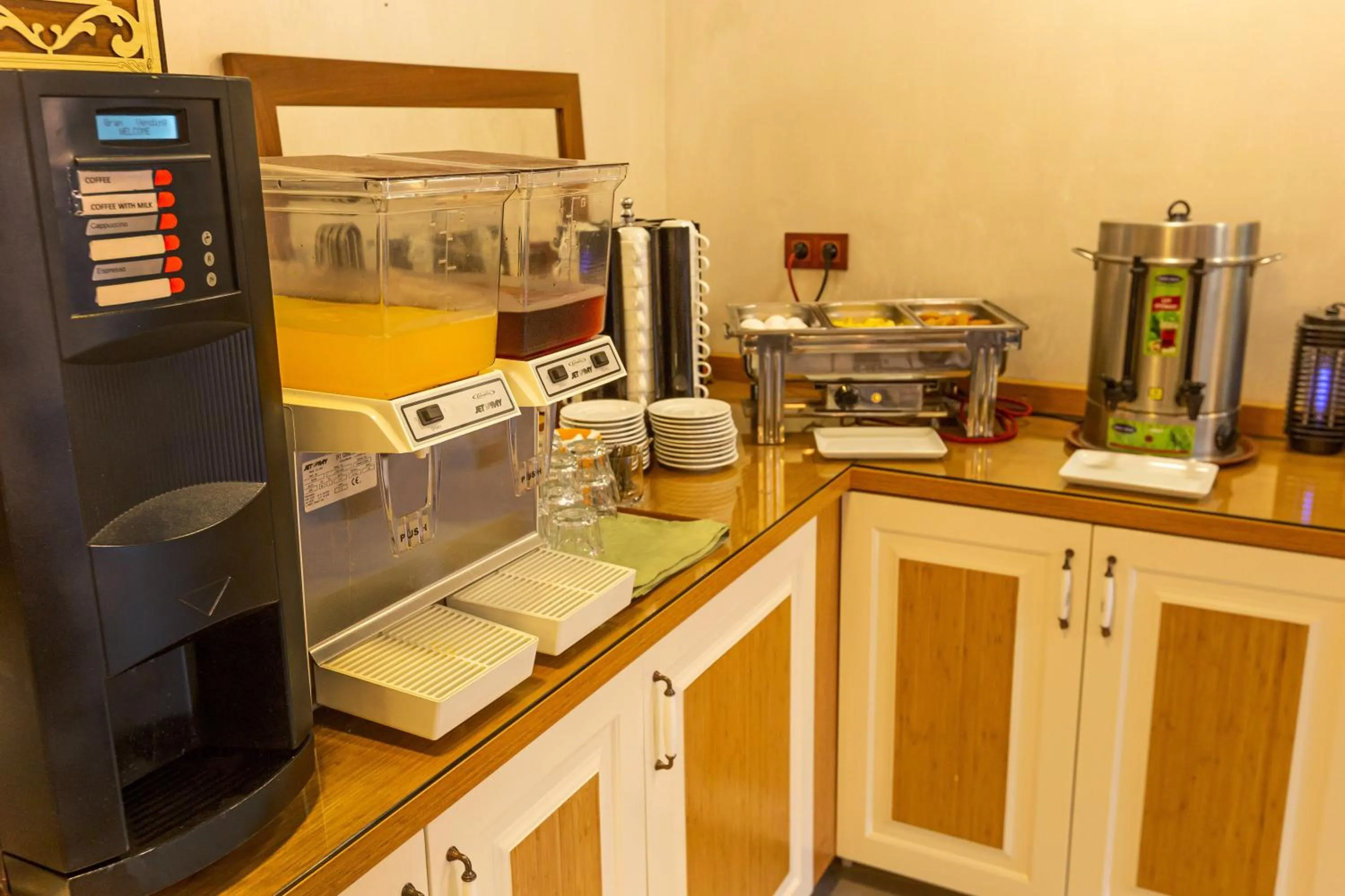 Restaurant/places to eat in Kumru Hotel