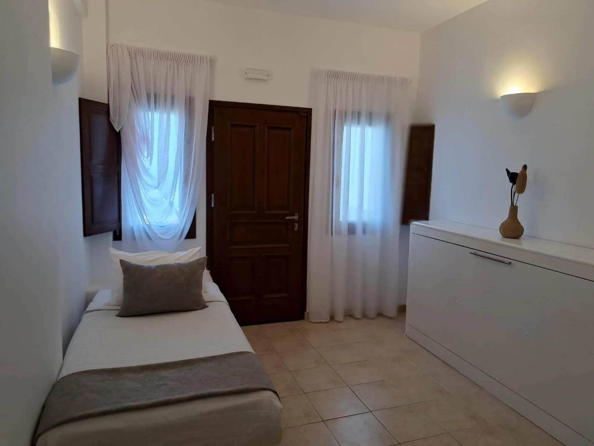 Bed in Amerisa Suites & Villa