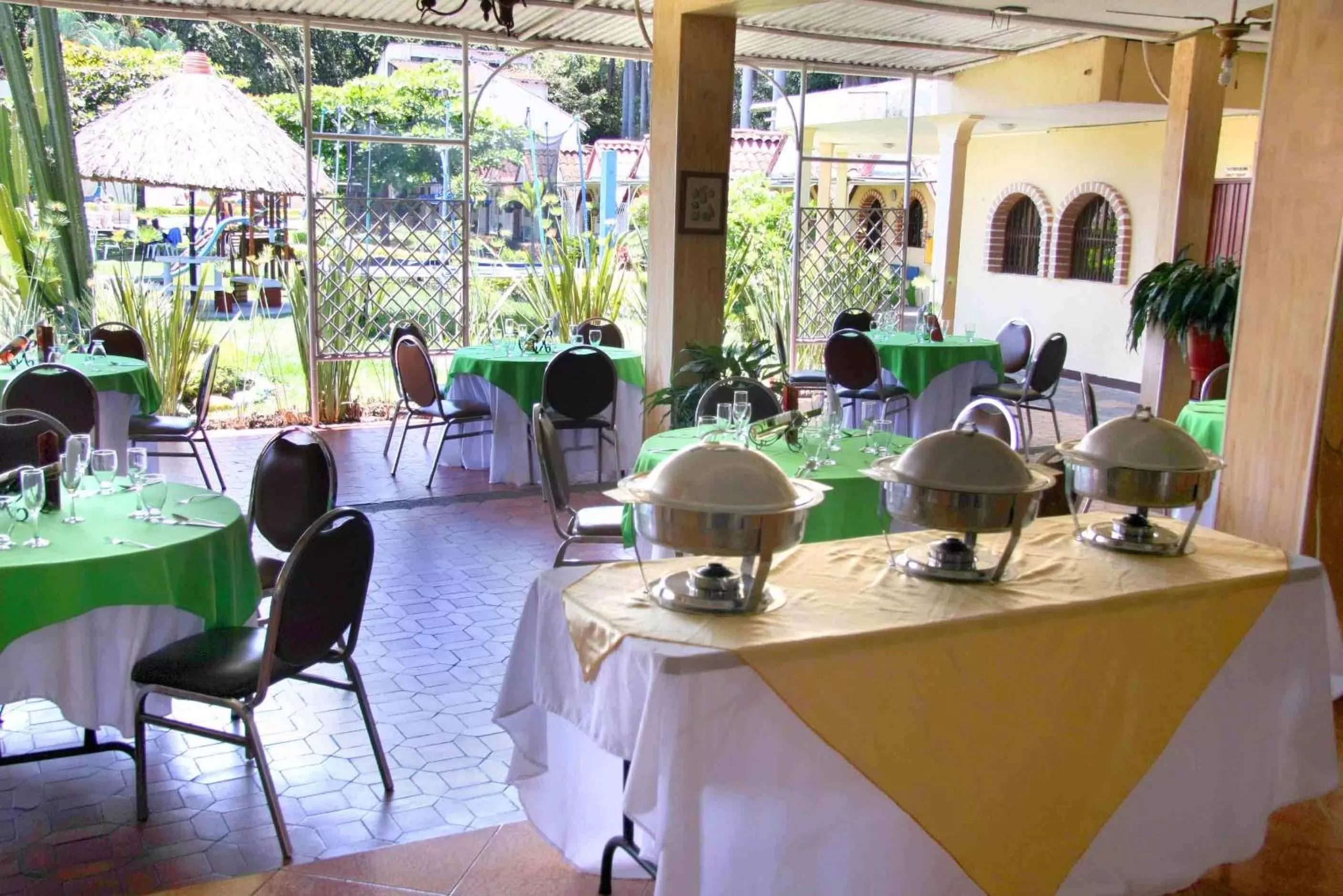 Restaurant/places to eat in Hotel Las Victorias Palmira