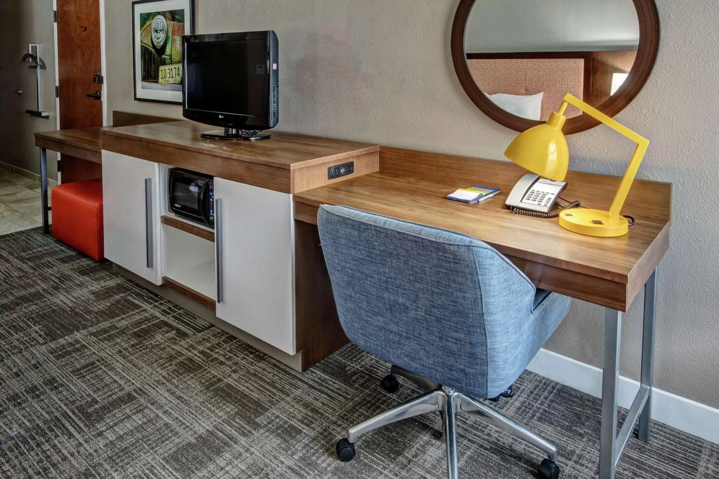 Bedroom in Hampton Inn Tullahoma