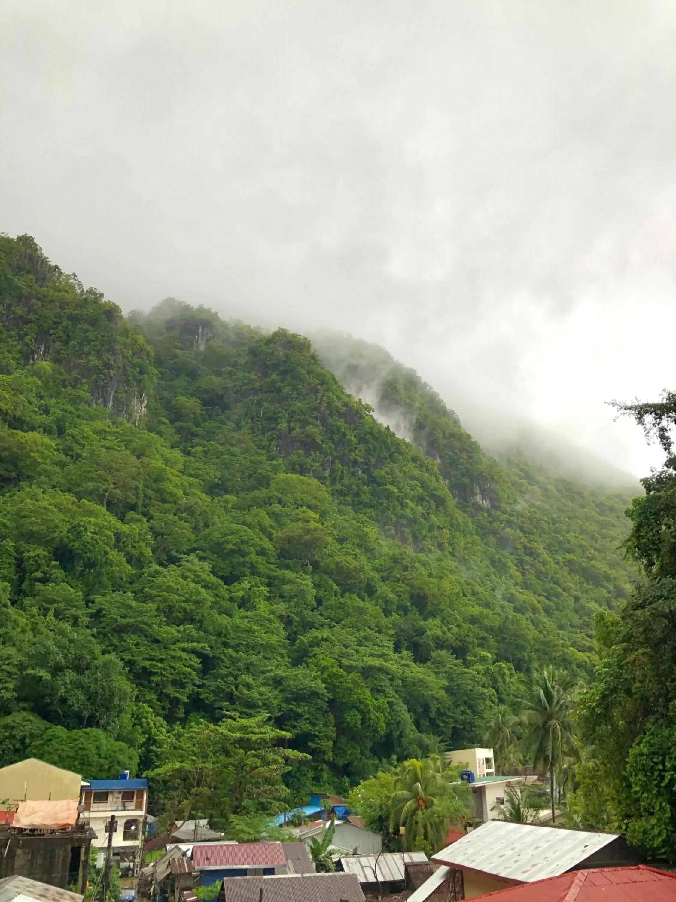 Mountain view in Hanna's Inn, El Nido
