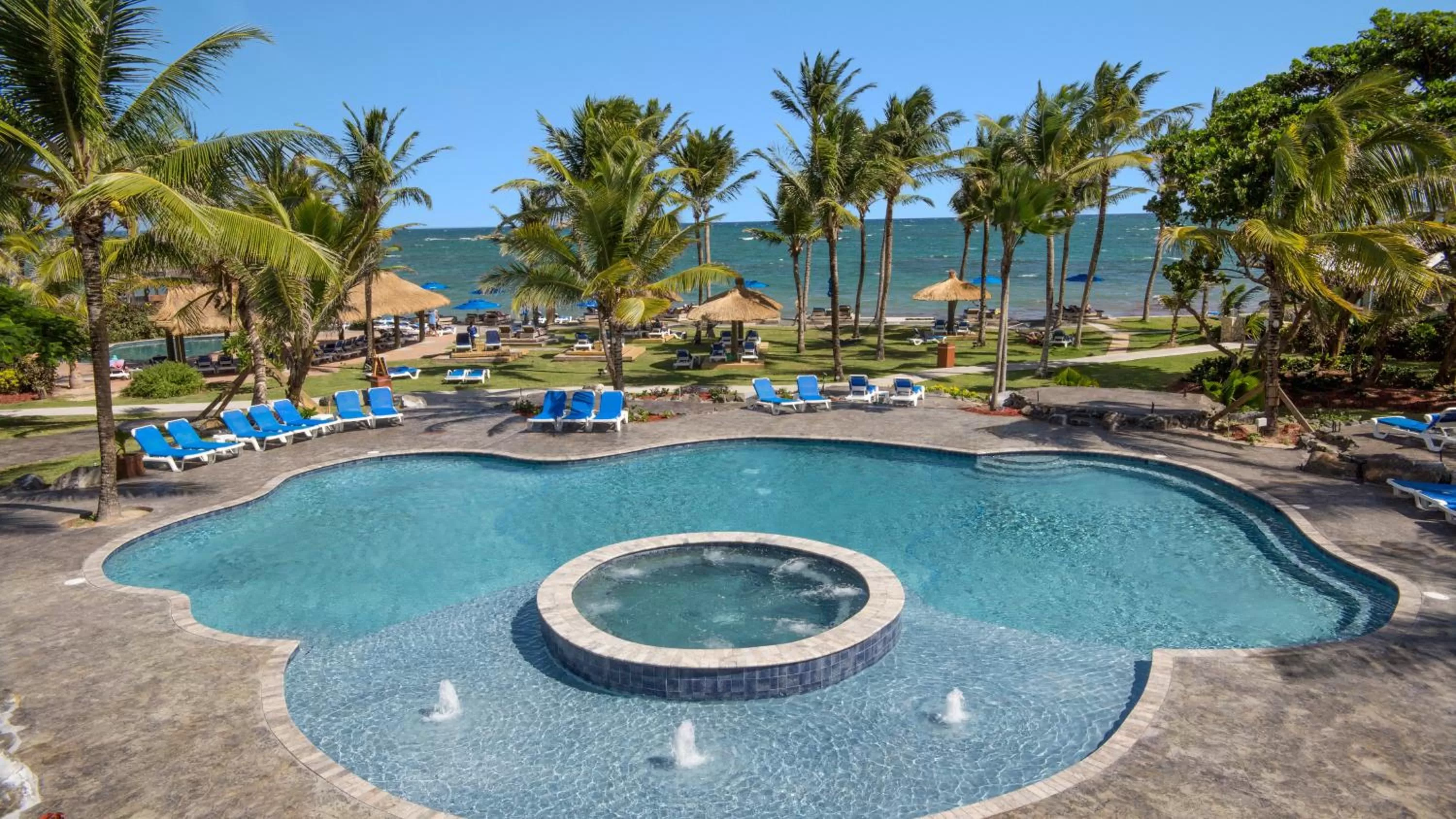 Swimming pool in Coconut Bay Beach Resort & Spa All Inclusive