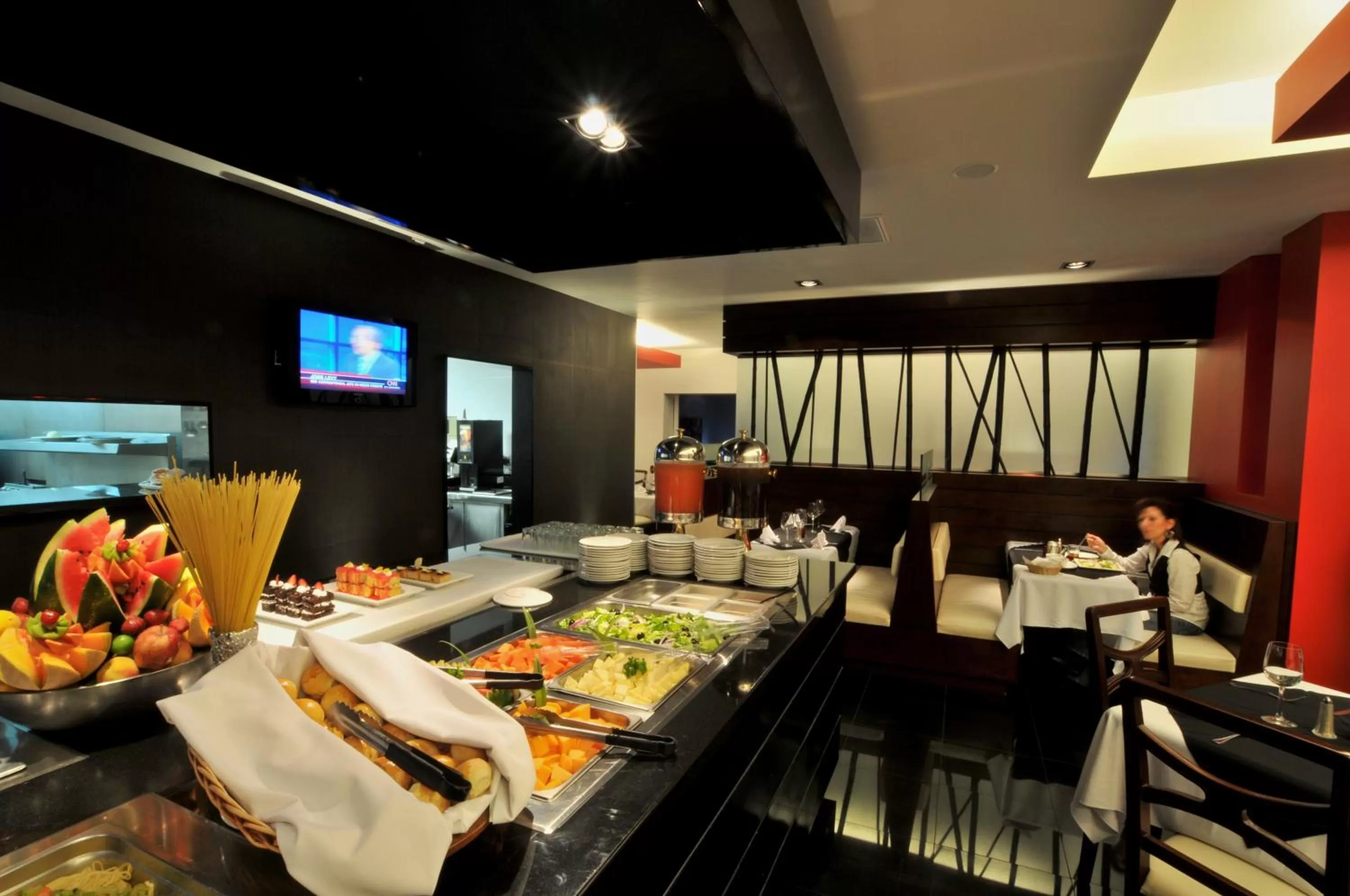 Buffet breakfast in Hotel Real del Rio