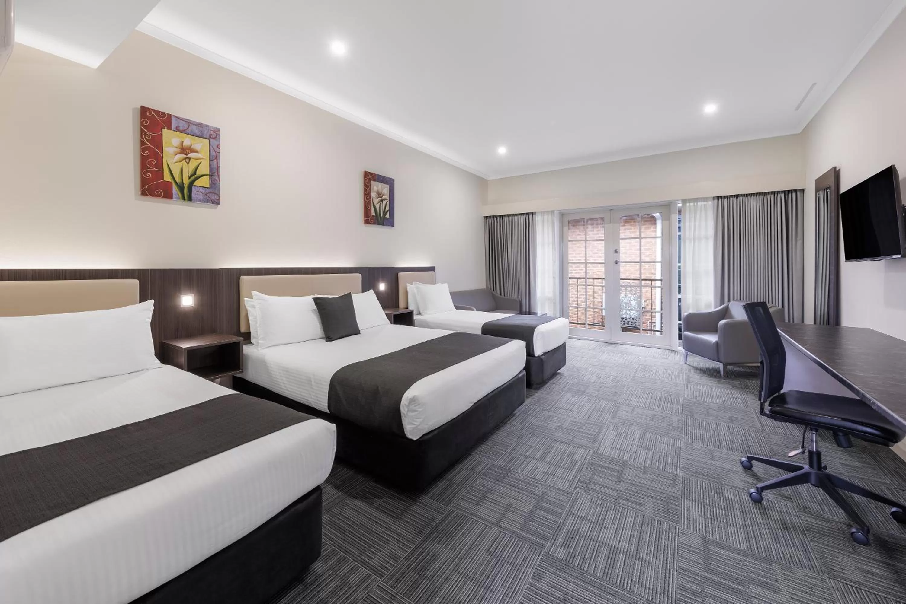 Photo of the whole room, Bed in Quality Hotel Melbourne Airport