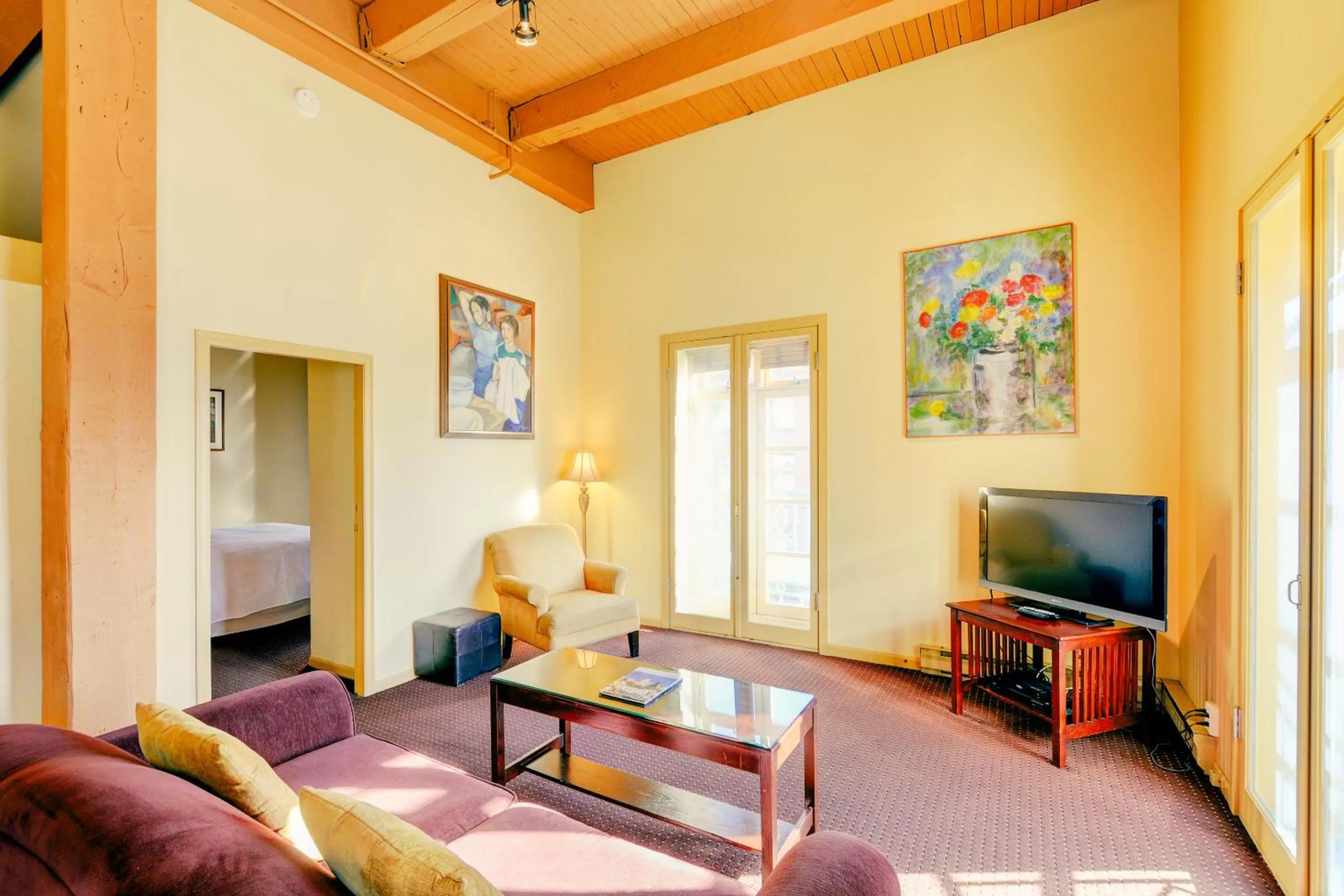 Living room in Swans Brewery, Pub & Hotel