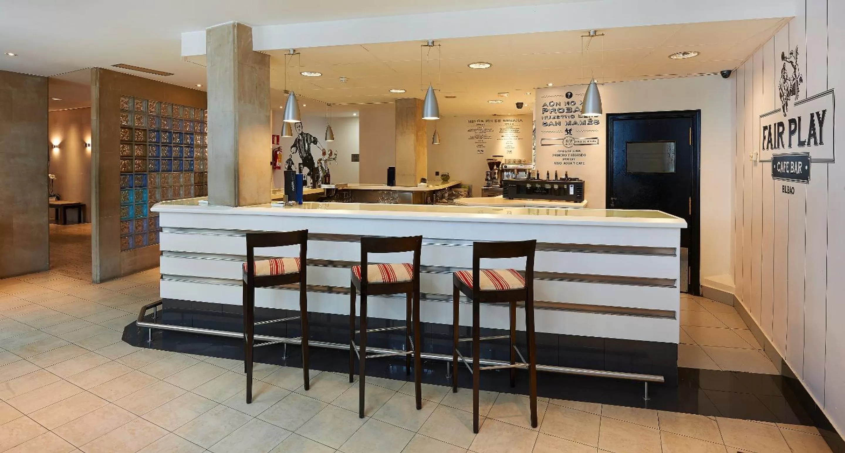 Lounge or bar in Abba Euskalduna Hotel