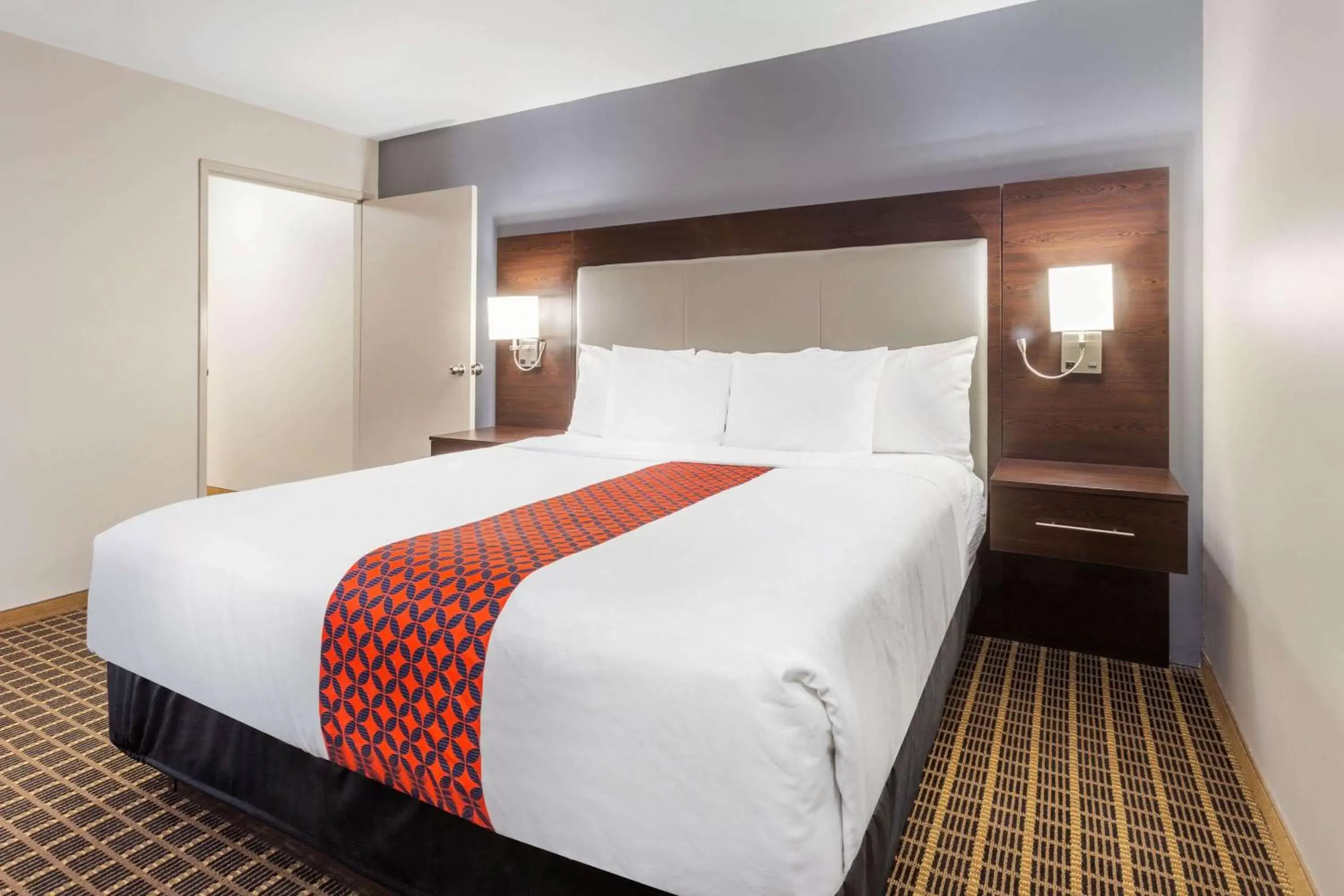 Presidential Suite - Non-Smoking in La Quinta by Wyndham Rockford Presidential Suite - Non-Smoking in La Quinta by Wyndham Rockford