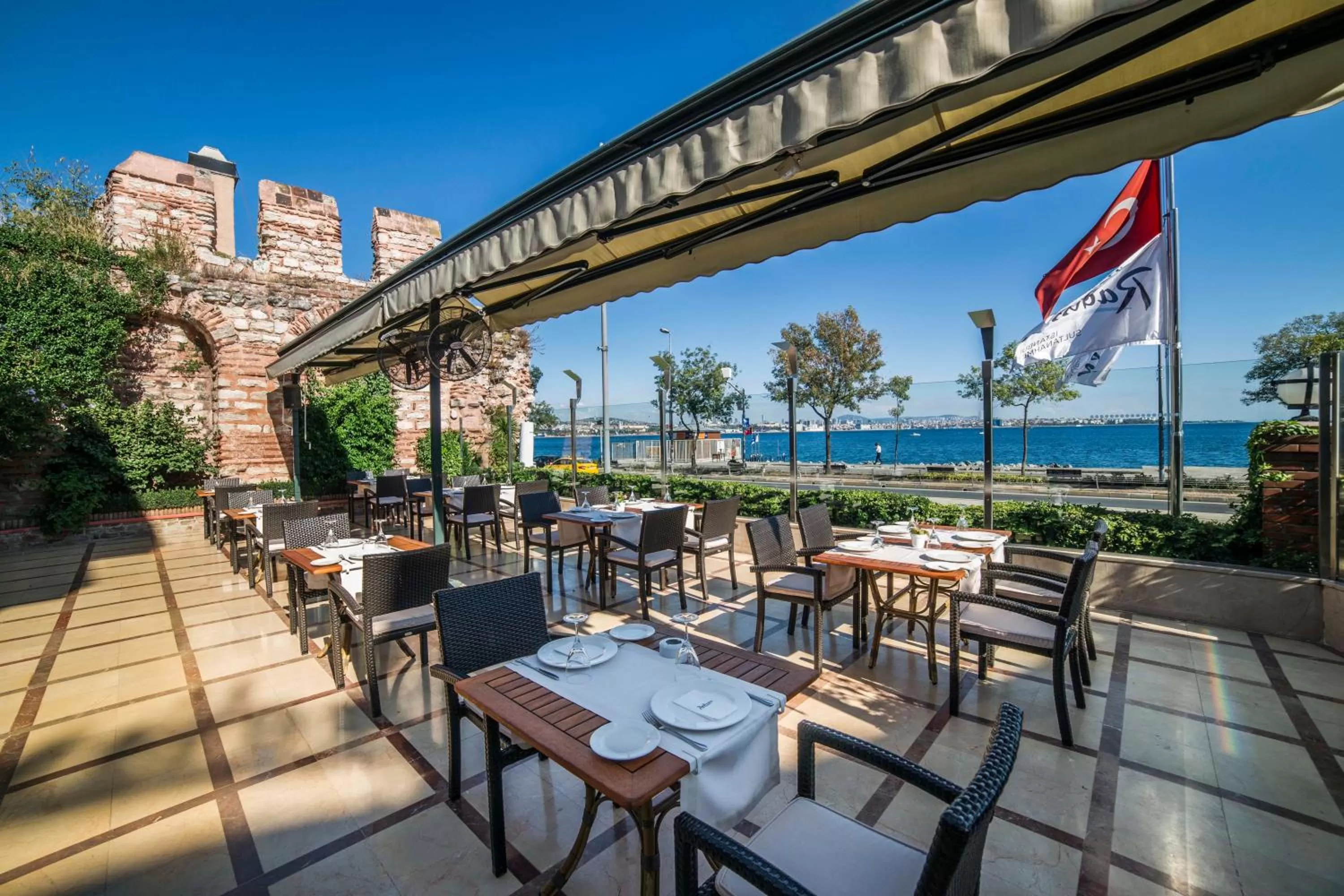 Restaurant/places to eat in Radisson Hotel Istanbul Sultanahmet