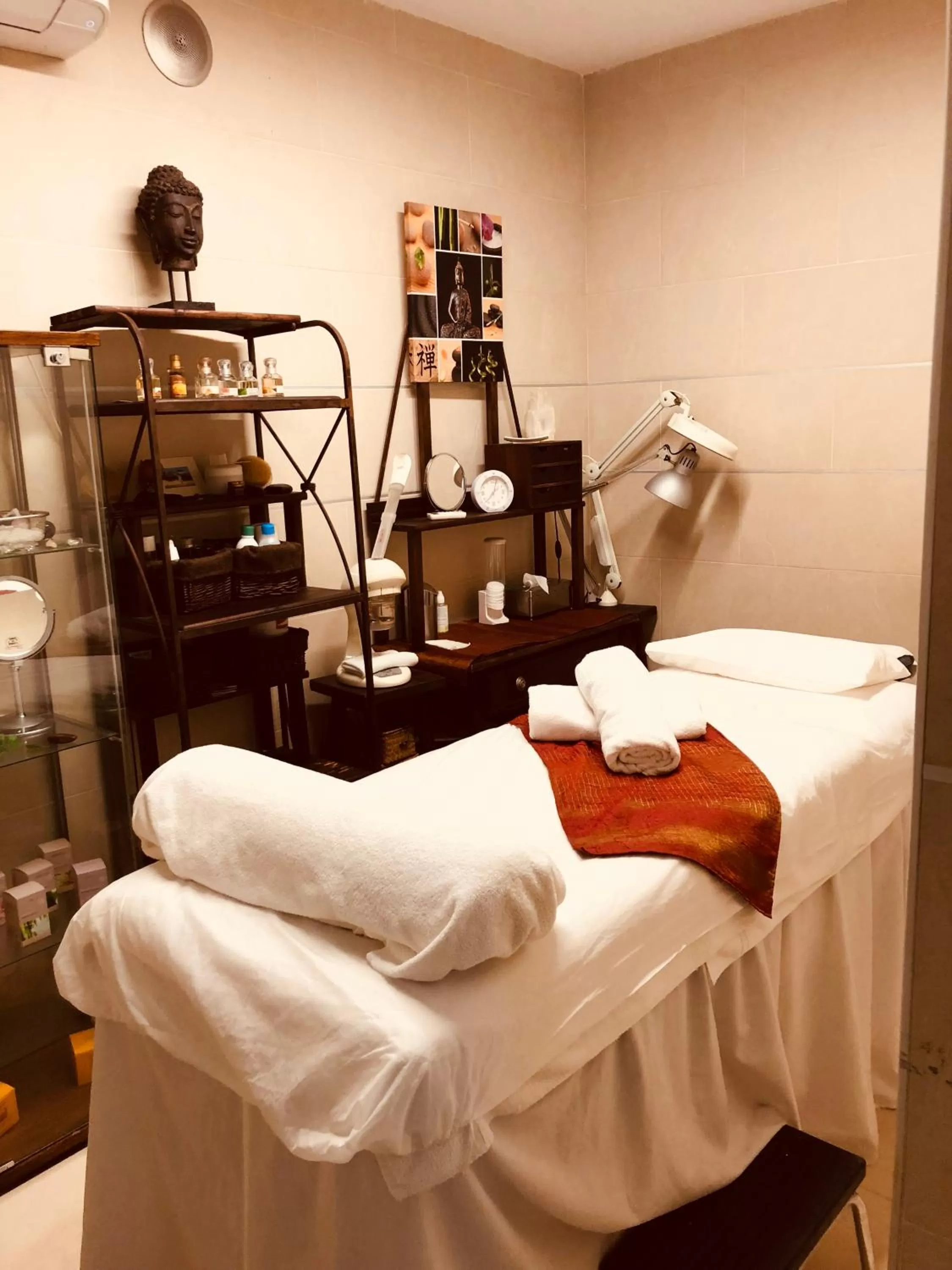 Massage, Bed in Regency Torviscas Apartments and Suites