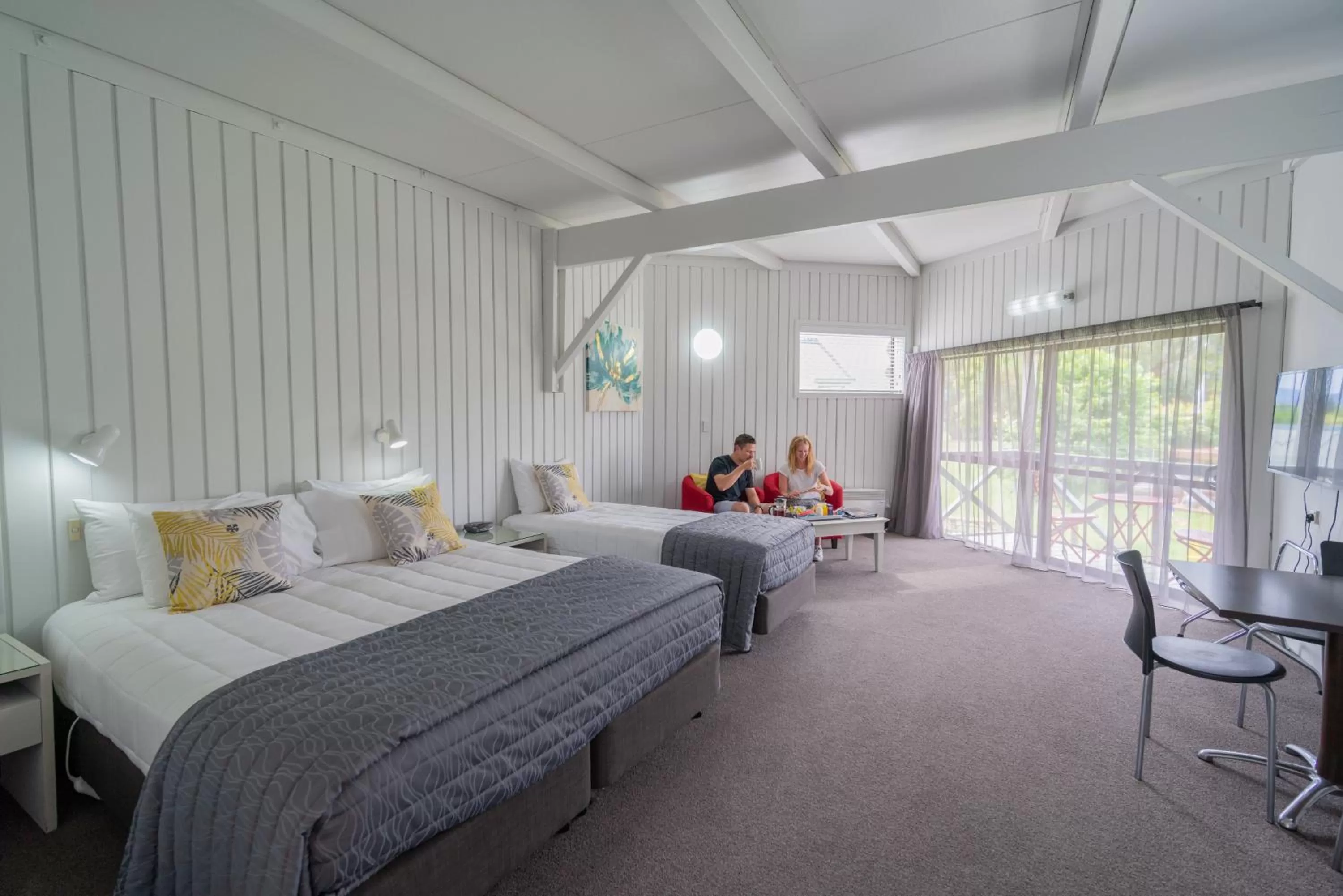 Bed in ASURE Explorer Motel & Apartments