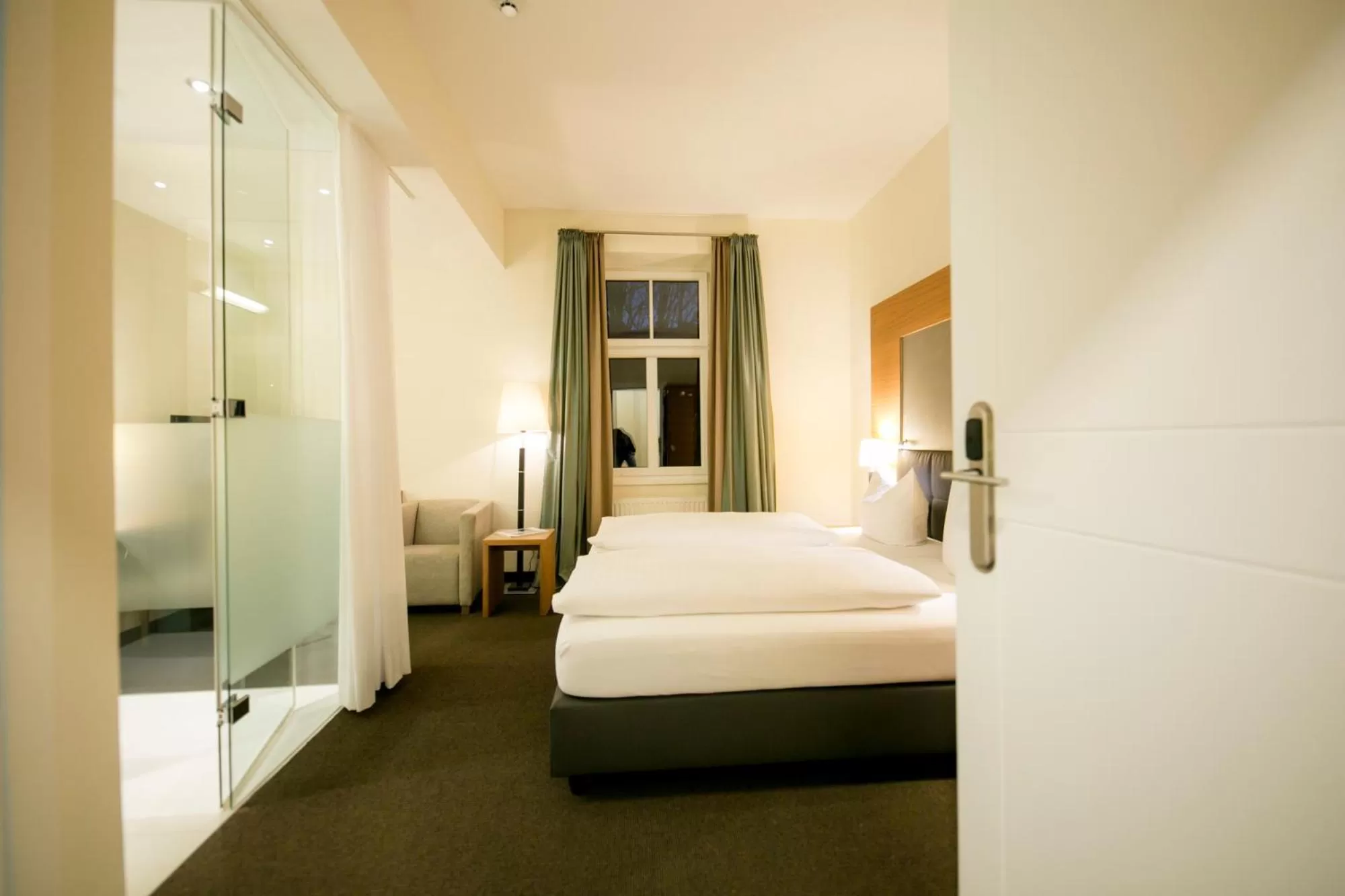 Photo of the whole room, Bed in Hotel Sailer