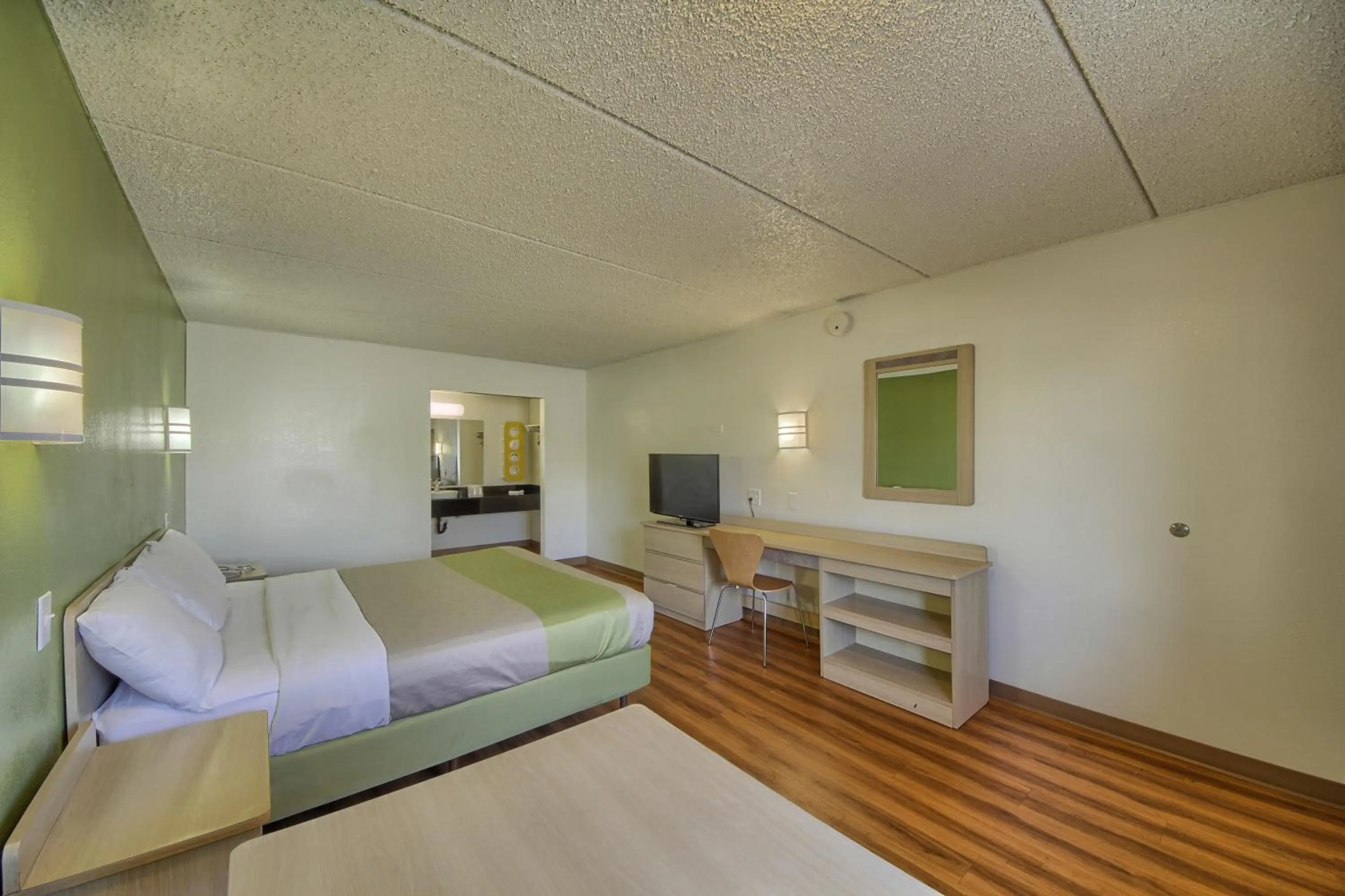 Bedroom, Bed in Motel 6-San Antonio, TX - Northwest Medical Center