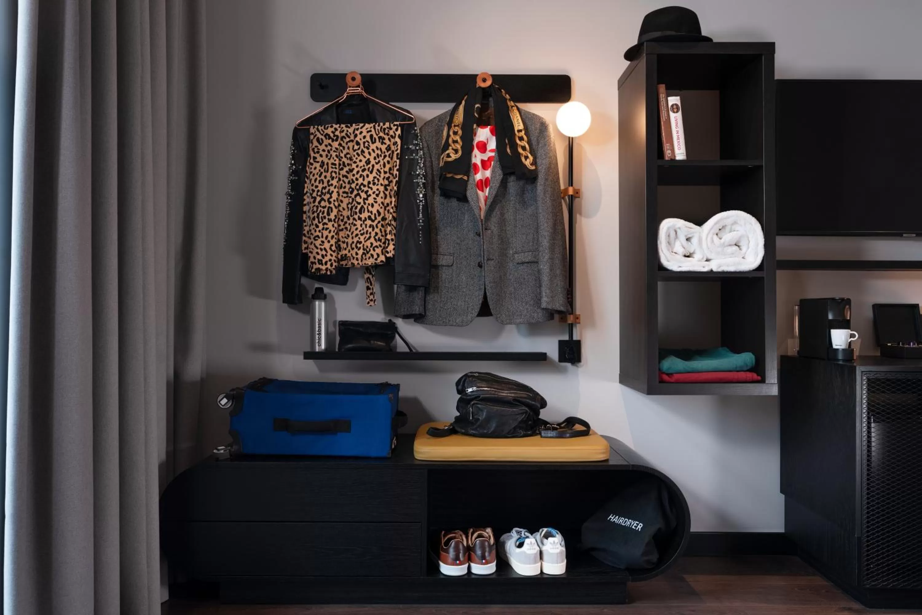 Decorative detail in chic&basic Gravity