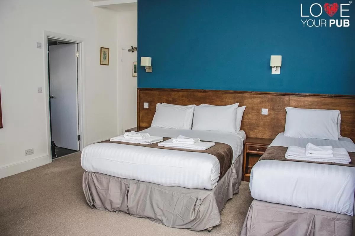 Deluxe Family Room in Keppels Head Hotel