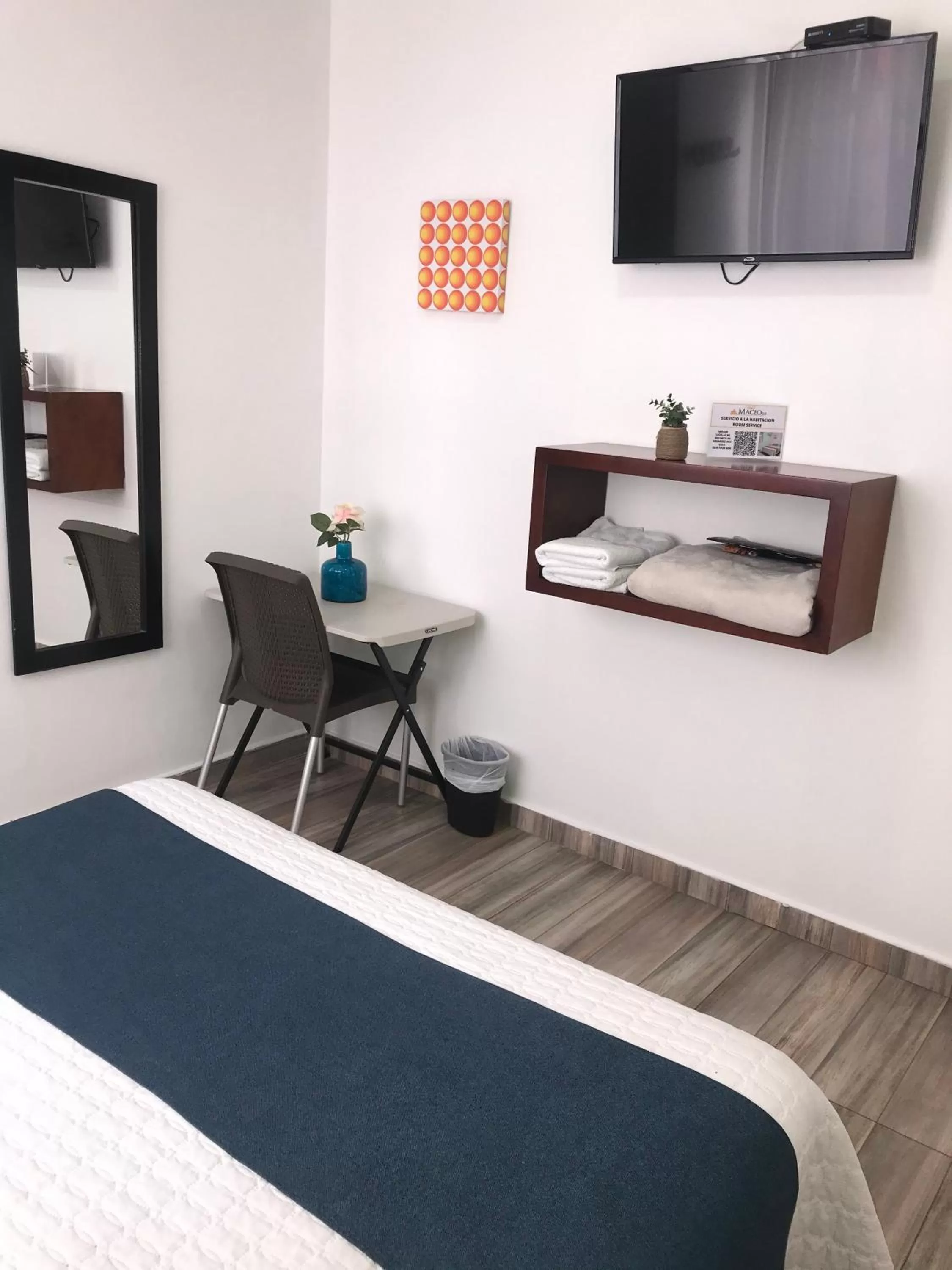 Shower, Bed in Hotel Maceo 55 - Colonial Inn