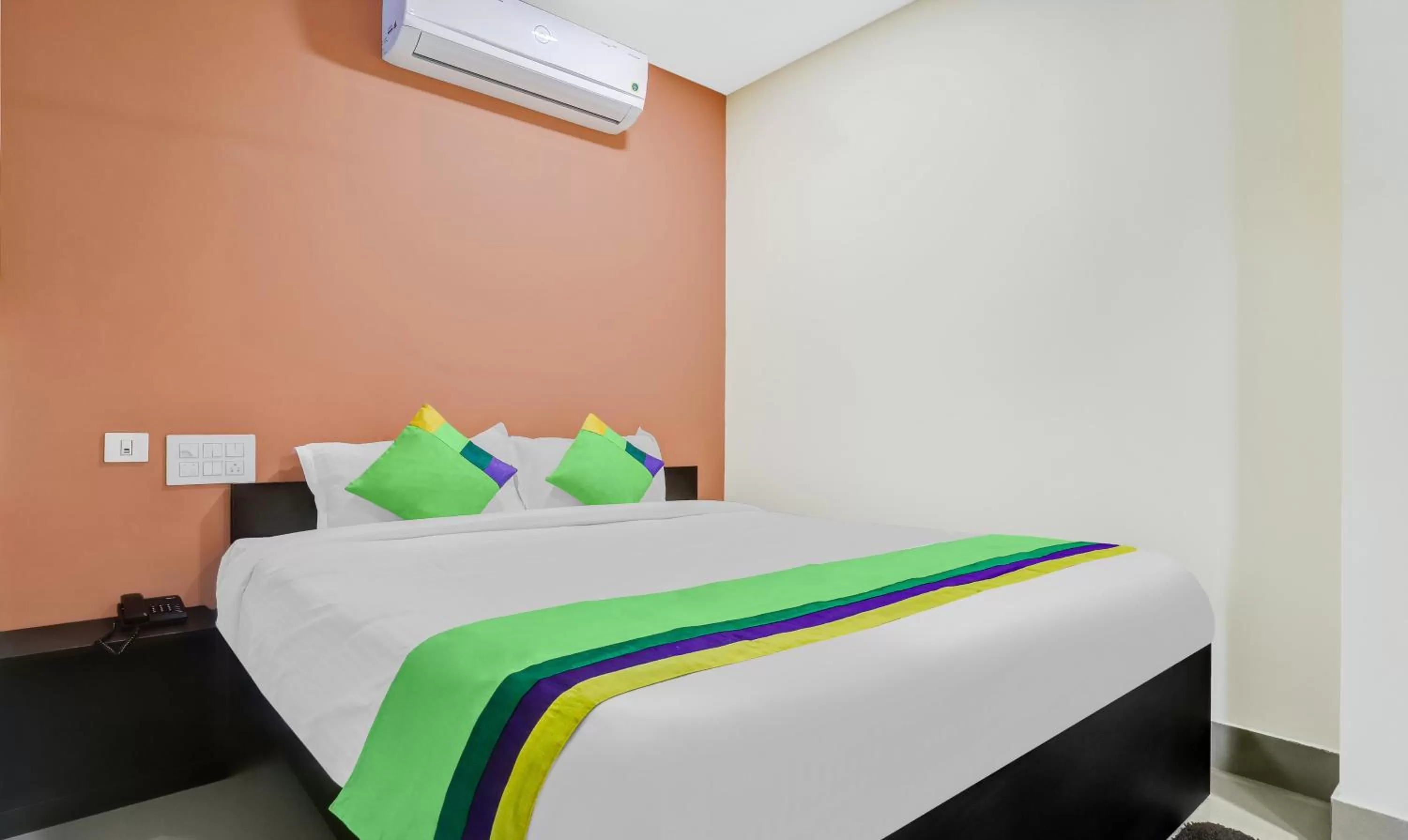 Bedroom, Bed in Treebo Hotel Mobi VIP Airport