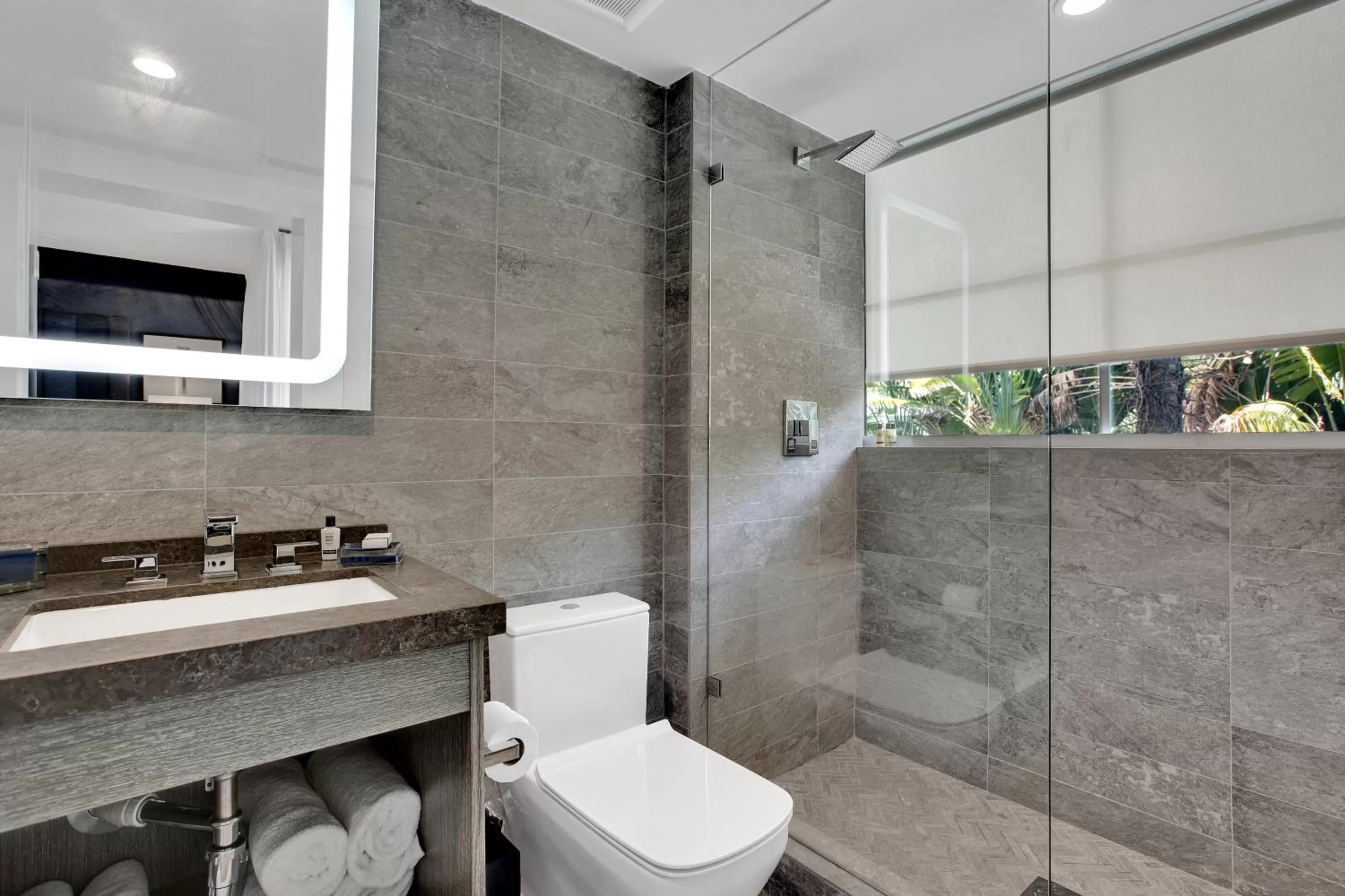 Shower in The Sagamore Hotel South Beach