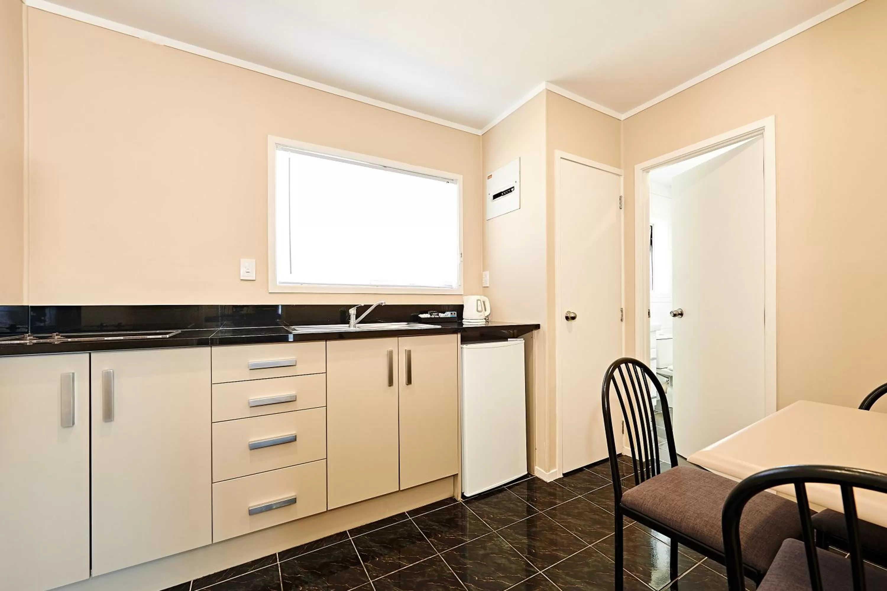 Coffee/tea facilities in Auckland Airport Lodge