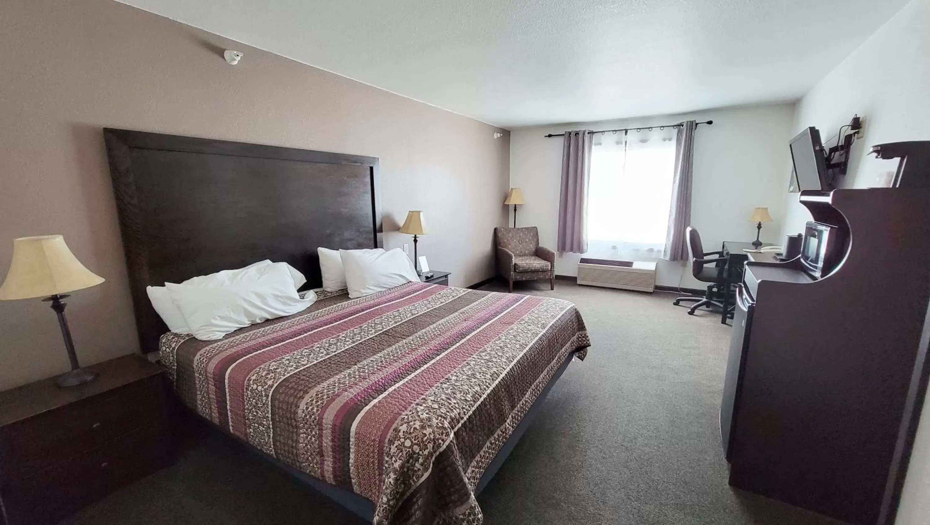 Standard King Room - Not Pet Friendly in Jasper Ridge Inn Ishpeming Standard King Room - Not Pet Friendly in Jasper Ridge Inn Ishpeming