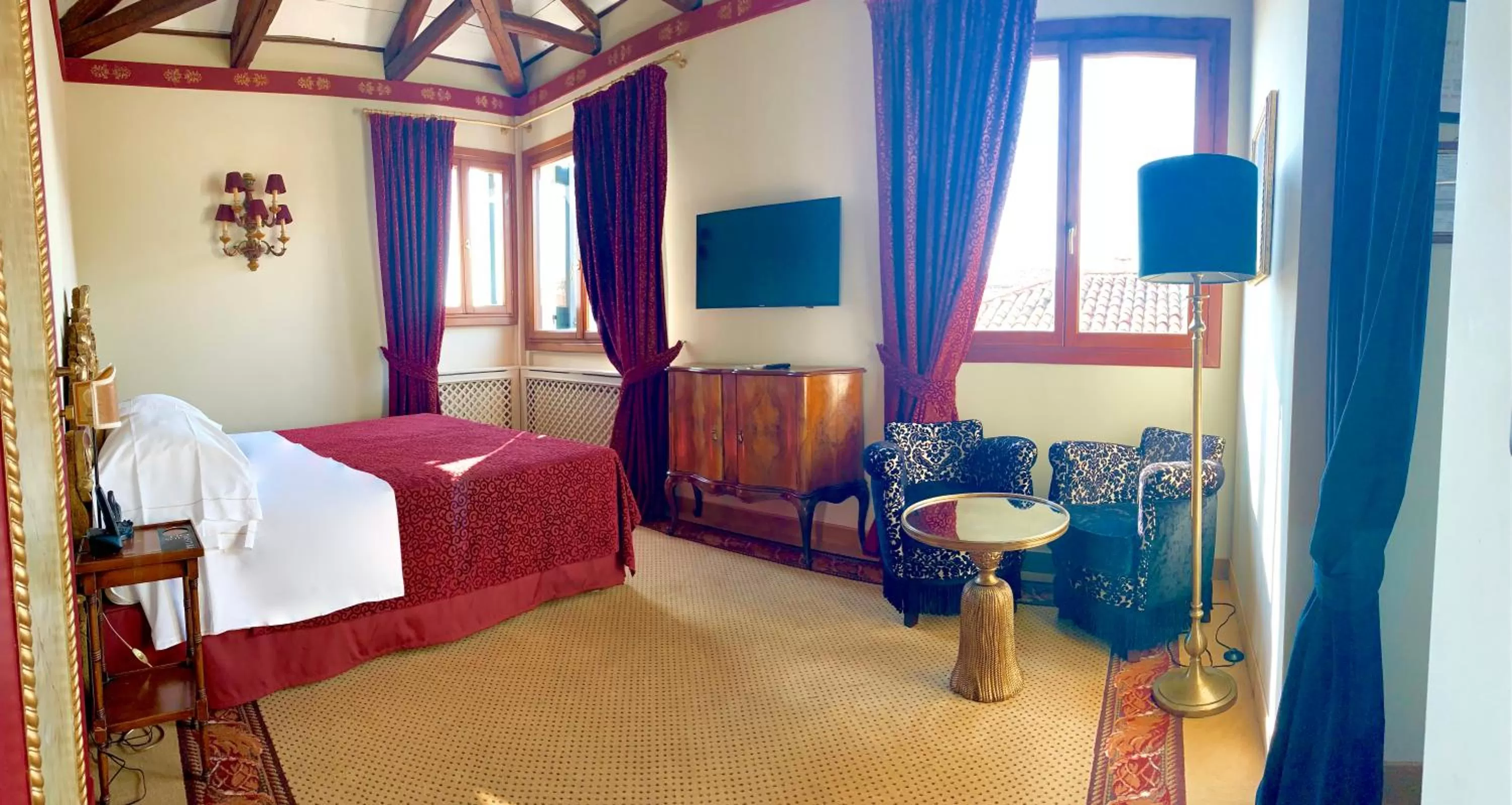 Bed in Hotel La Calcina