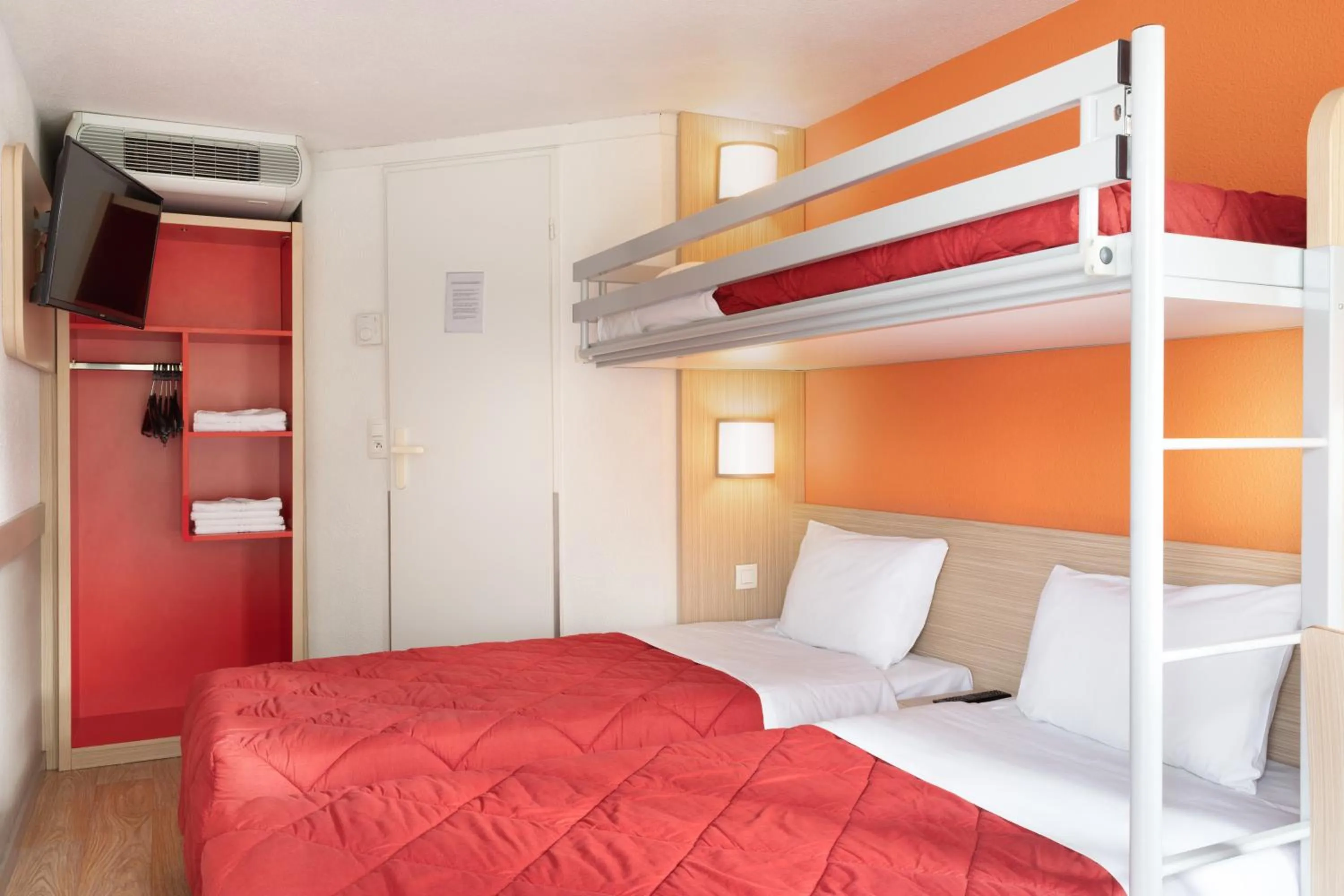 TV and multimedia, Bed in Premiere Classe Meaux Nanteuil Les Meaux