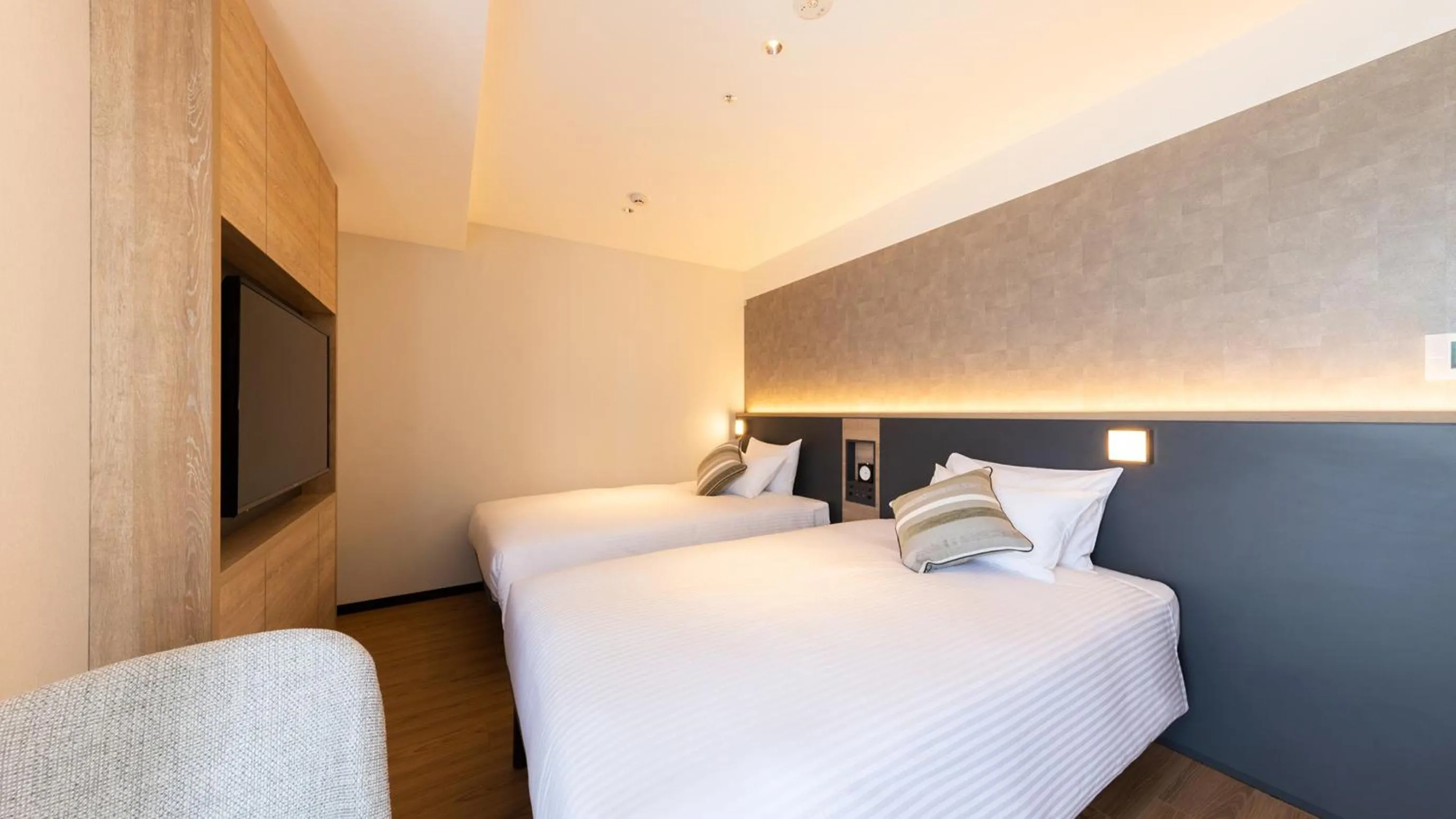 Bed in JR-East Hotel Mets Yokohama