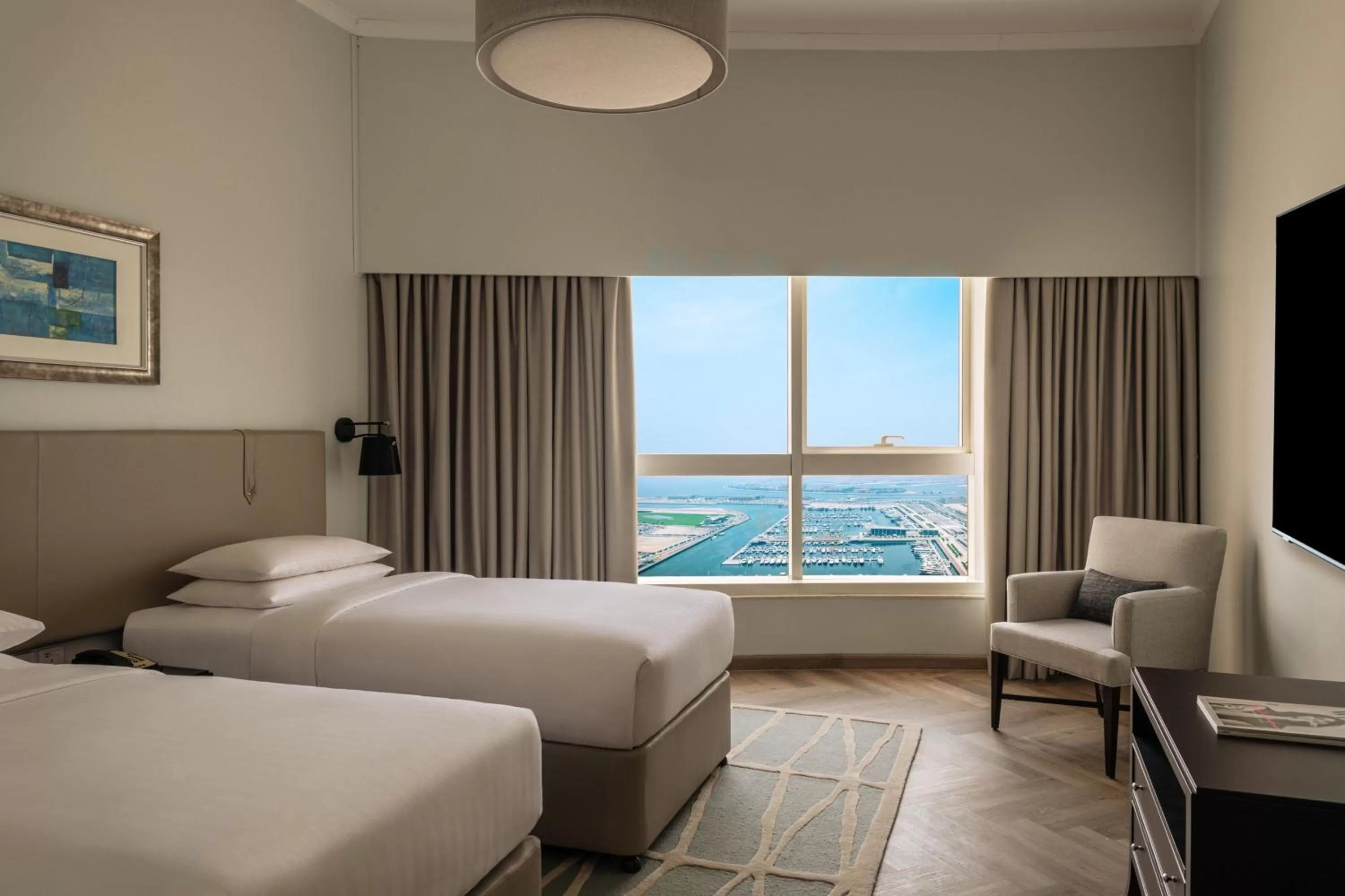 Photo of the whole room, Bed in Dubai Marriott Harbour Hotel And Suites