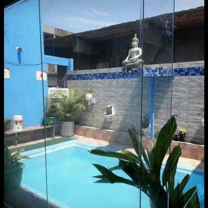 Swimming Pool in The House Pousada e Hospedagem Enseada- Guarujá
