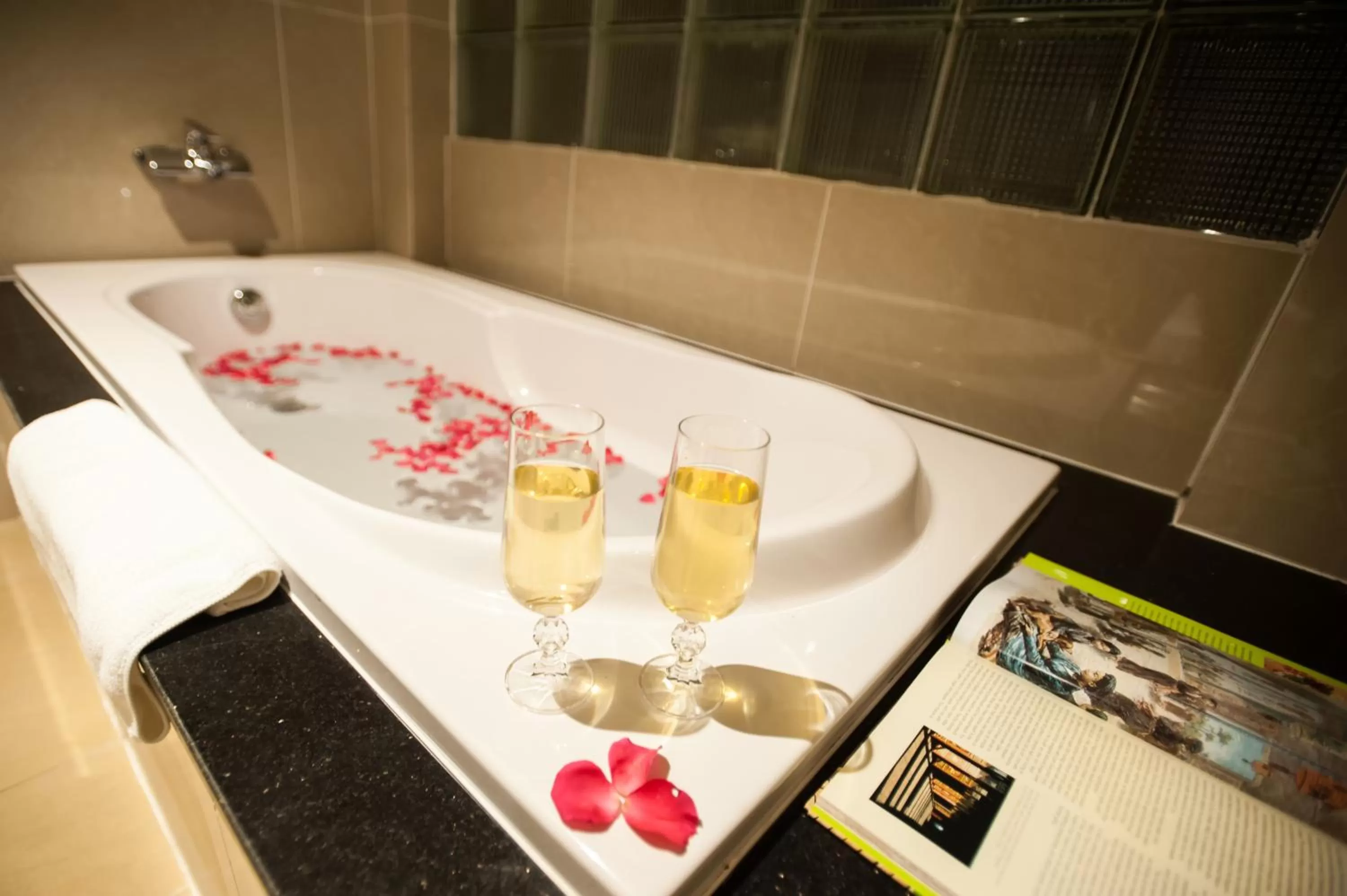 Bathroom in Mon Regency Hotel