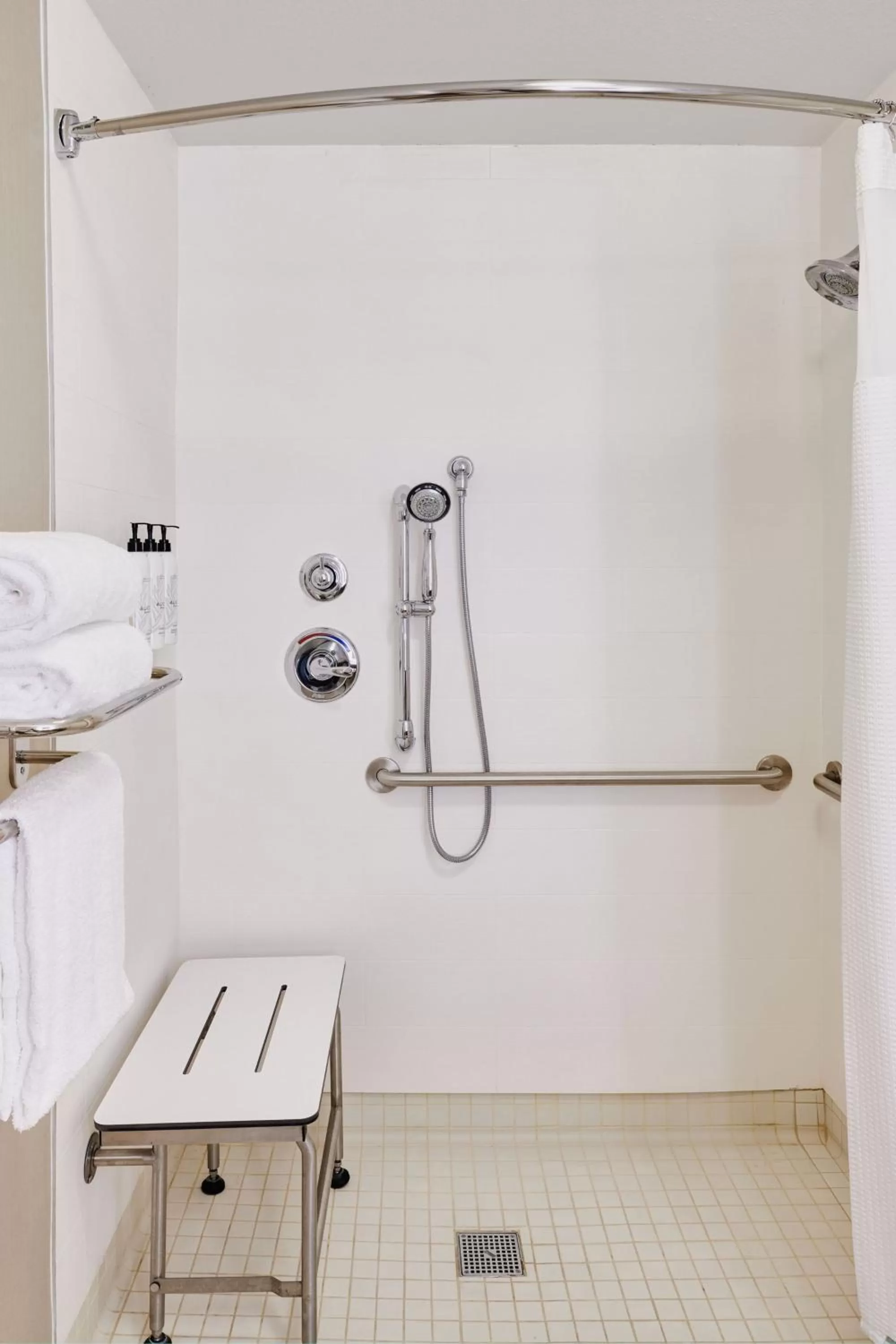 Bathroom in SpringHill Suites Phoenix Tempe Airport