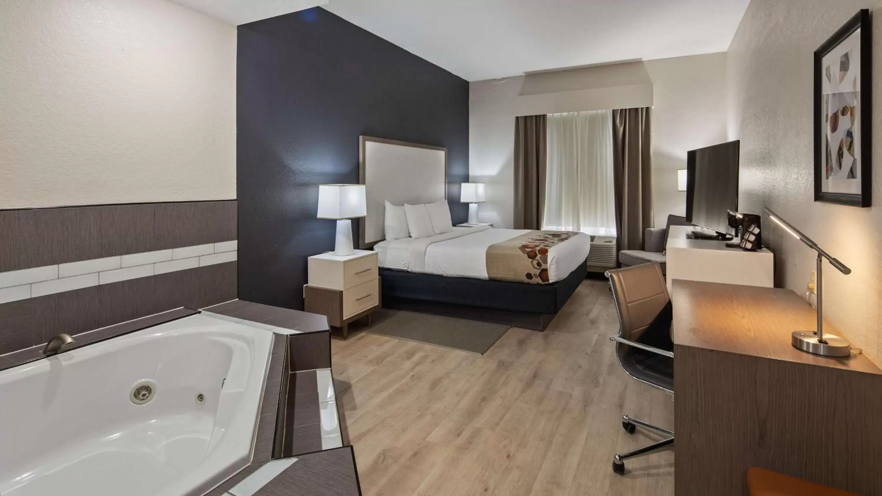 Jacuzzi King Suite - Non Smoking in Best Western Heritage Inn and Suites Jacuzzi King Suite - Non Smoking in Best Western Heritage Inn and Suites