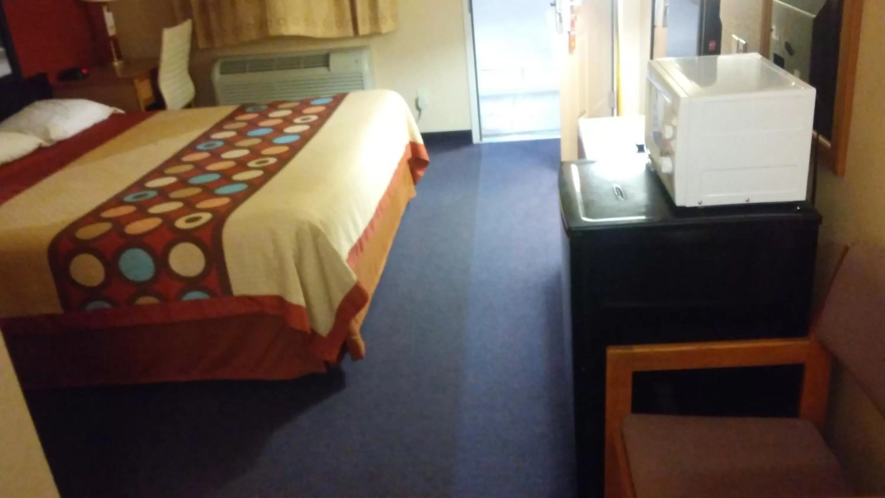 Bedroom, Bed in Super 8 by Wyndham Mount Vernon