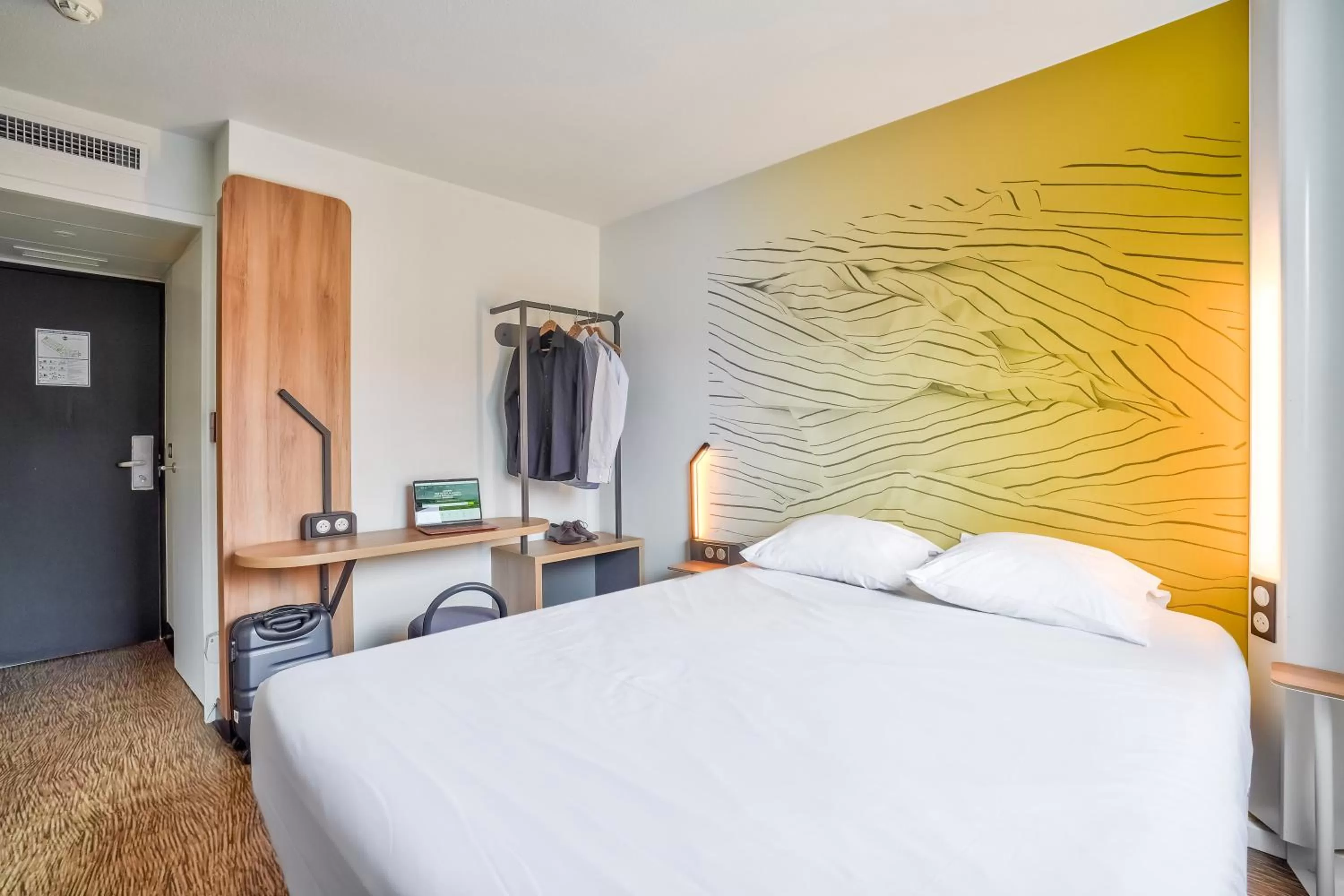 Bedroom, Bed in B&B HOTEL Paris Rosny-sous-Bois