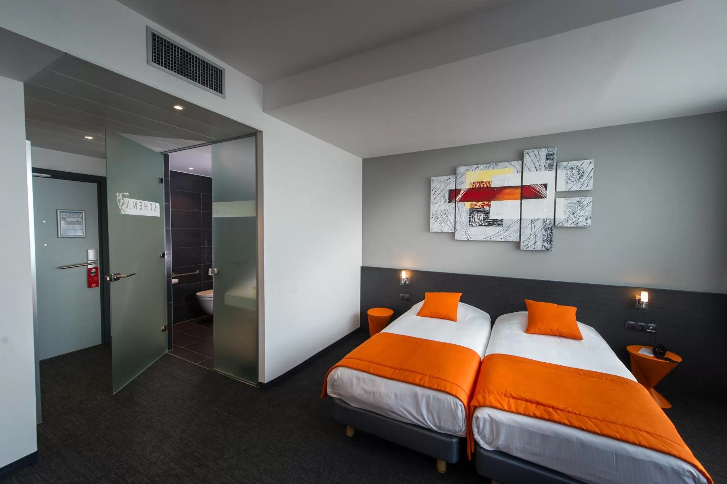 Bedroom, Bed in Hôtel Restaurant Athena Spa