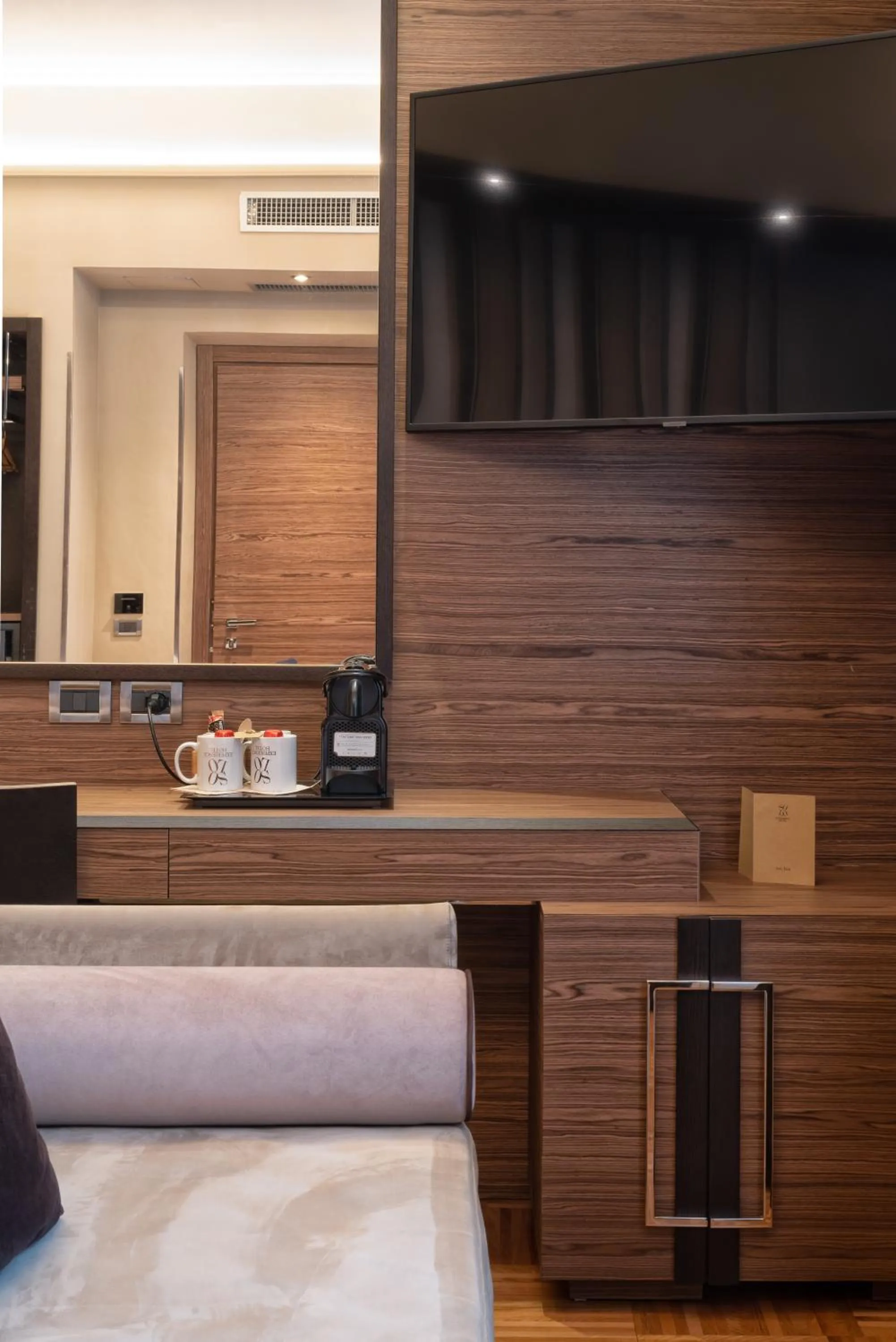 Coffee/tea facilities in Solo Experience Hotel