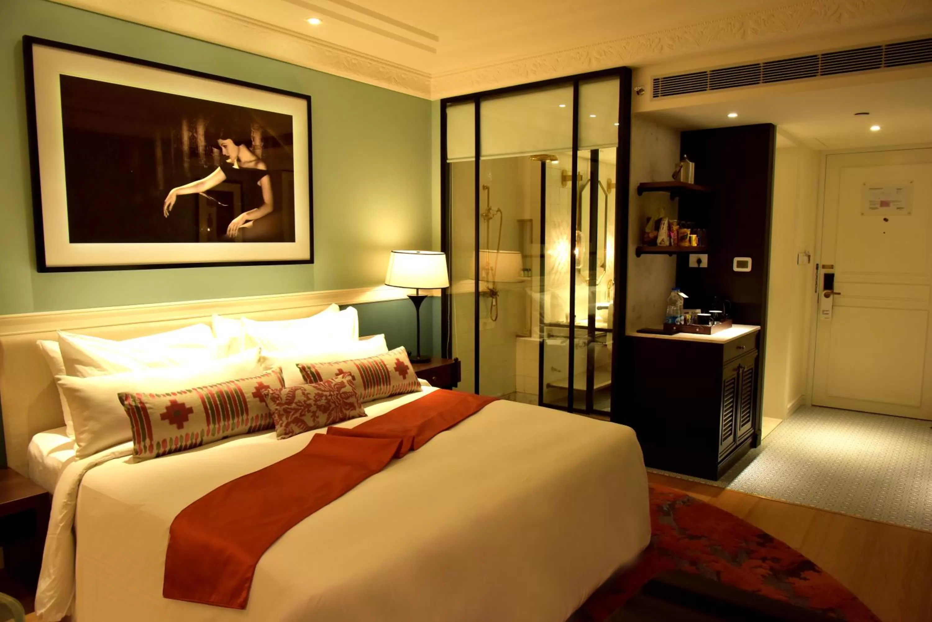 Coffee/tea facilities, Bed in Radisson Hotel Shimla